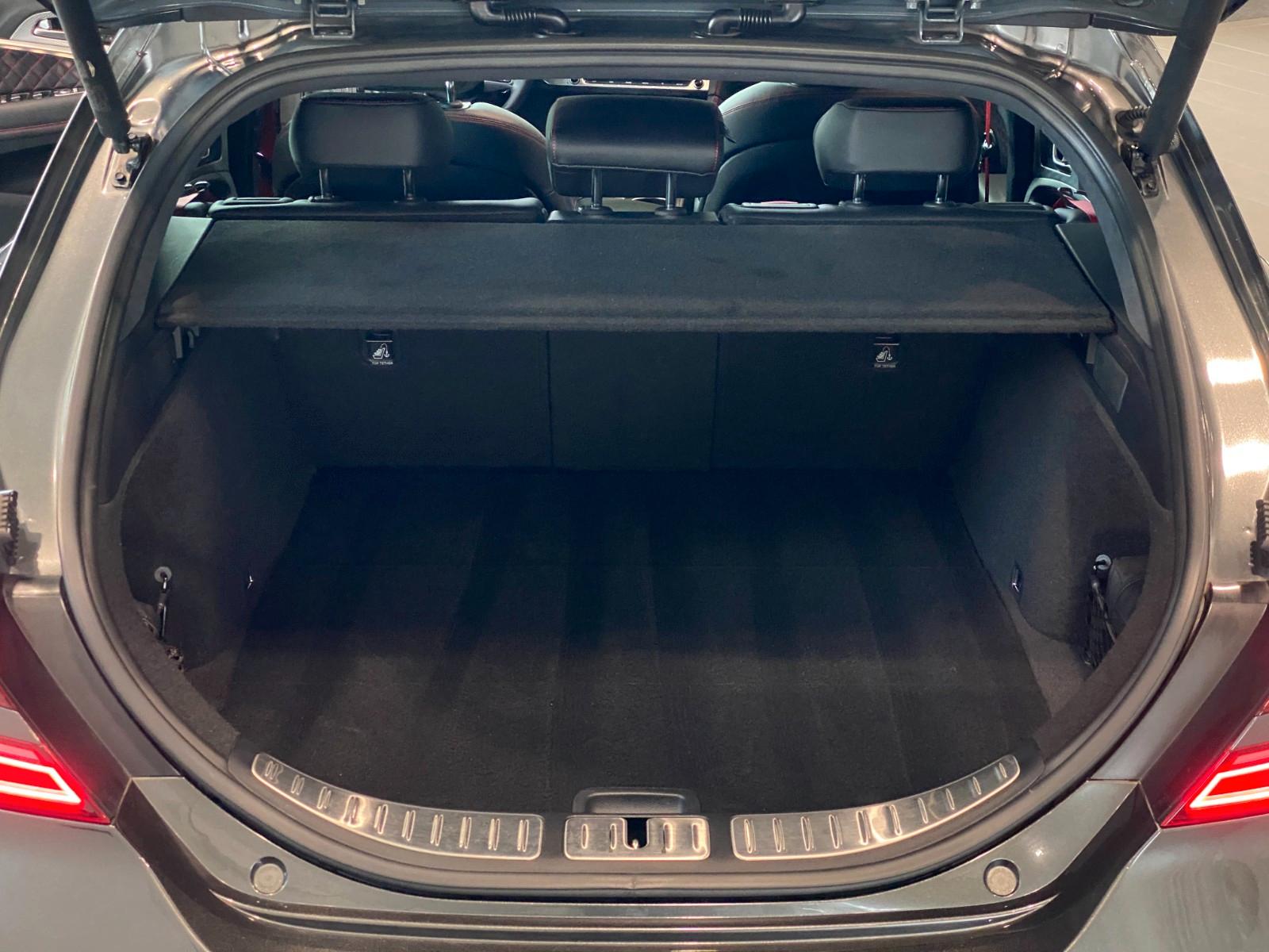 Genesis G70 Shooting Brake 2.0 T-GDI Sport 4WD Sbel HUD