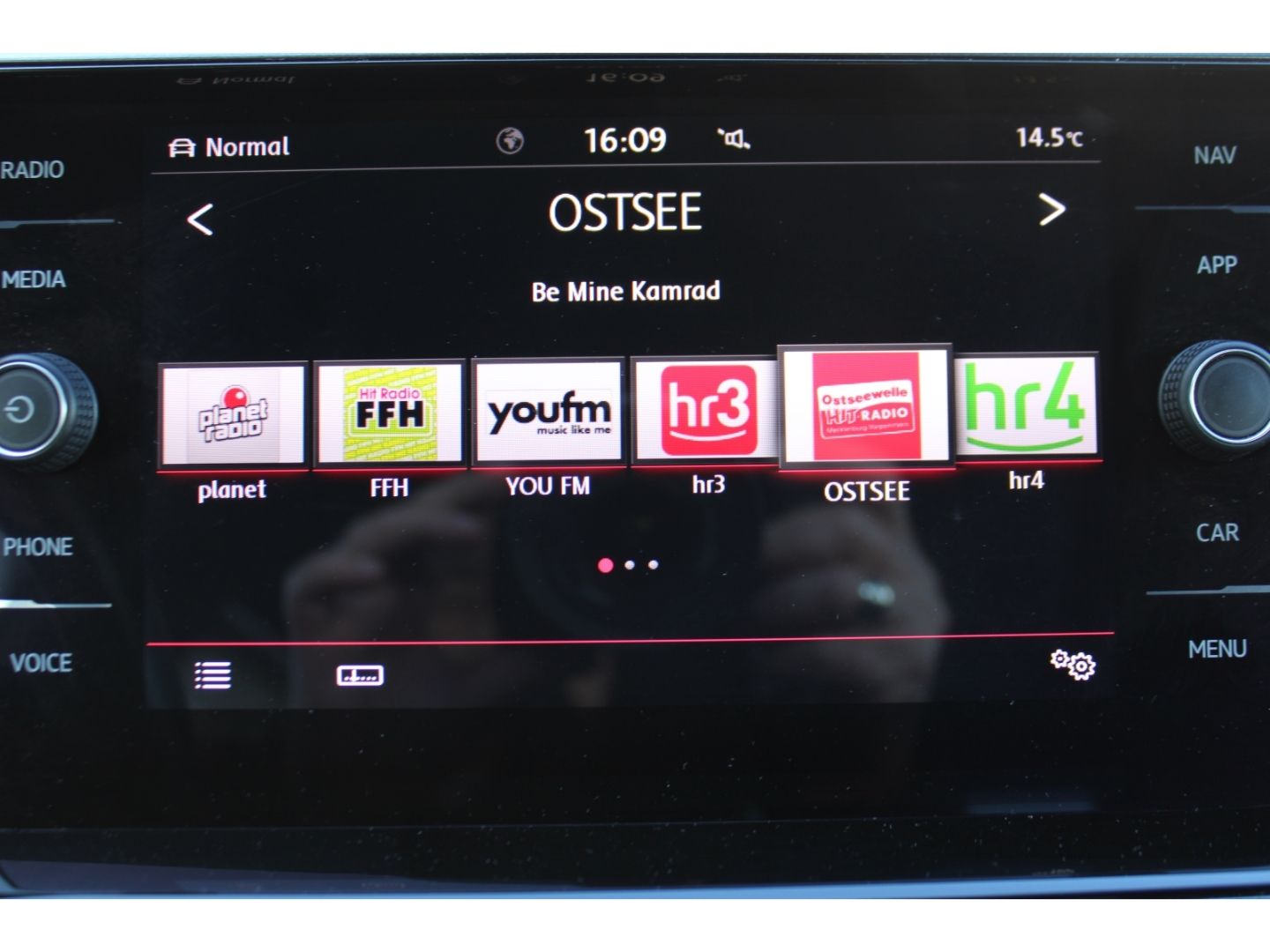 Fahrzeugabbildung Volkswagen Polo VI GTI 2.0TSI DSG ACC LED Milltek H&R PDC R