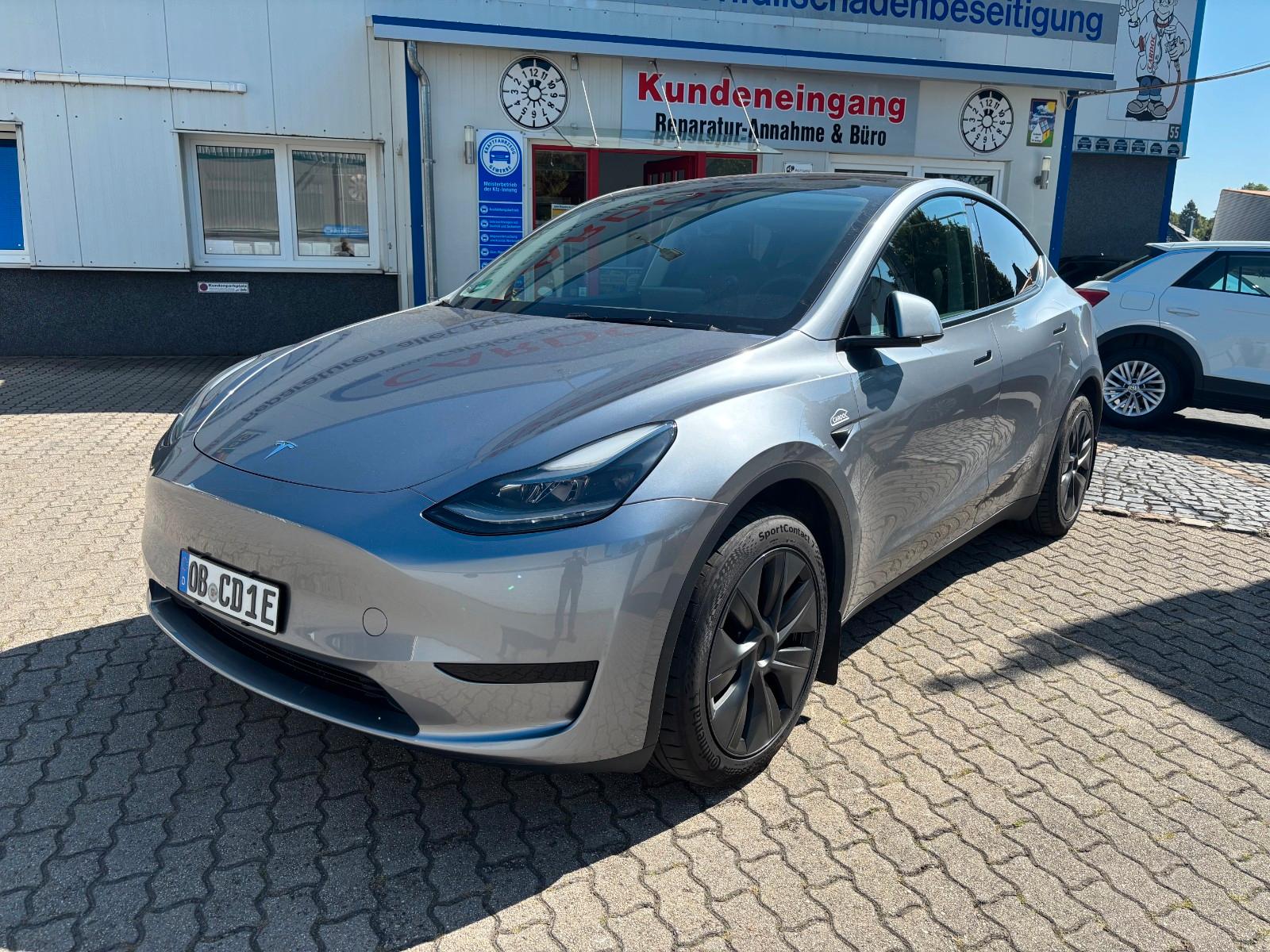 Tesla Model Y Long Range RWD AHK Quicksilver wie neu