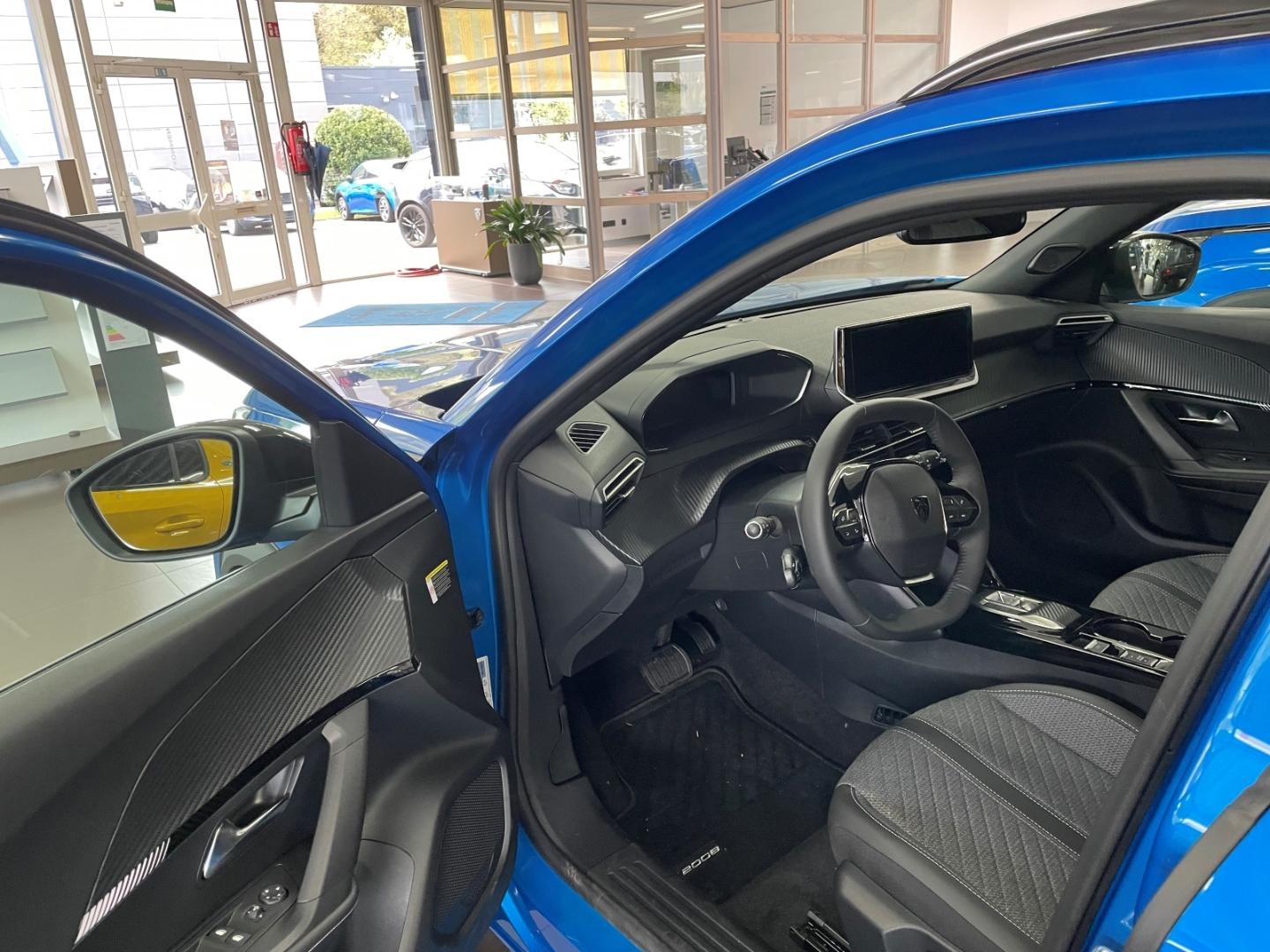 Peugeot 2008 e- Allure 156 LED SITZHEIZUNG 17''LM NAVI