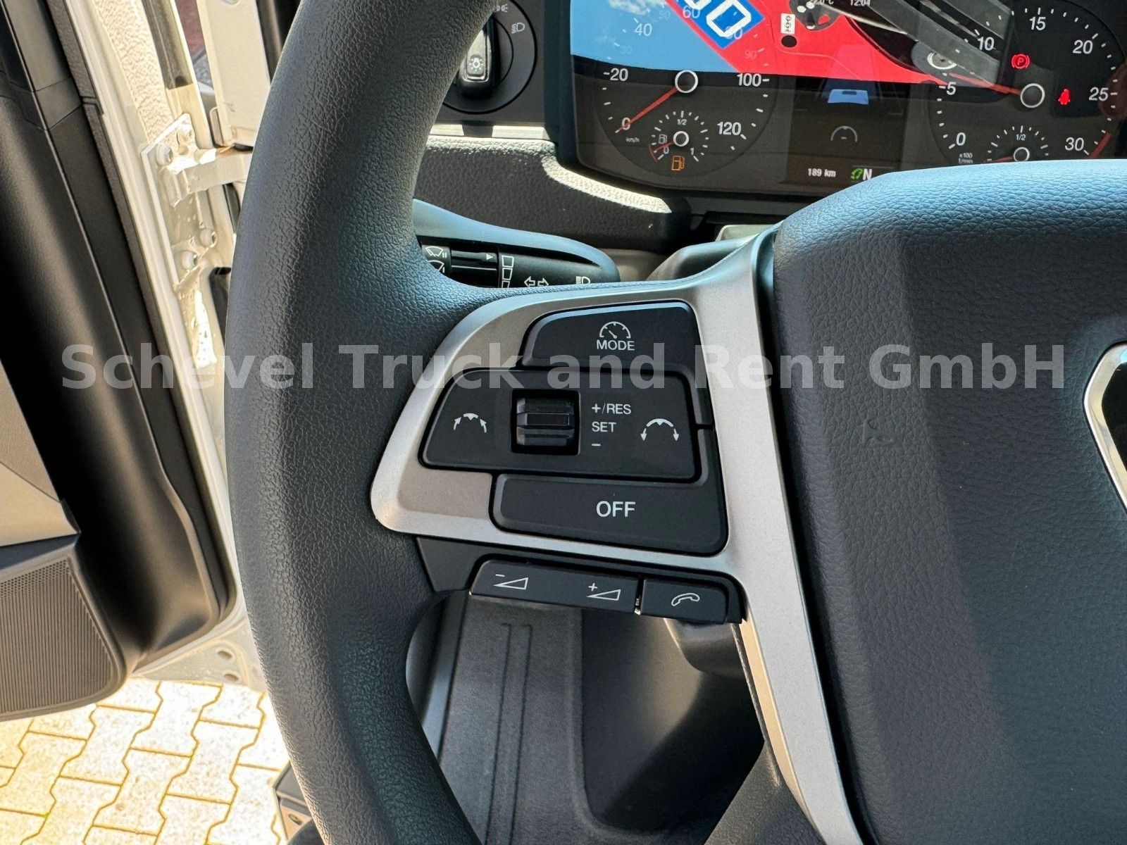 Fahrzeugabbildung MAN TGM 18.320 Dreiseitenkipper mit HMF 1320 K3 /4x2