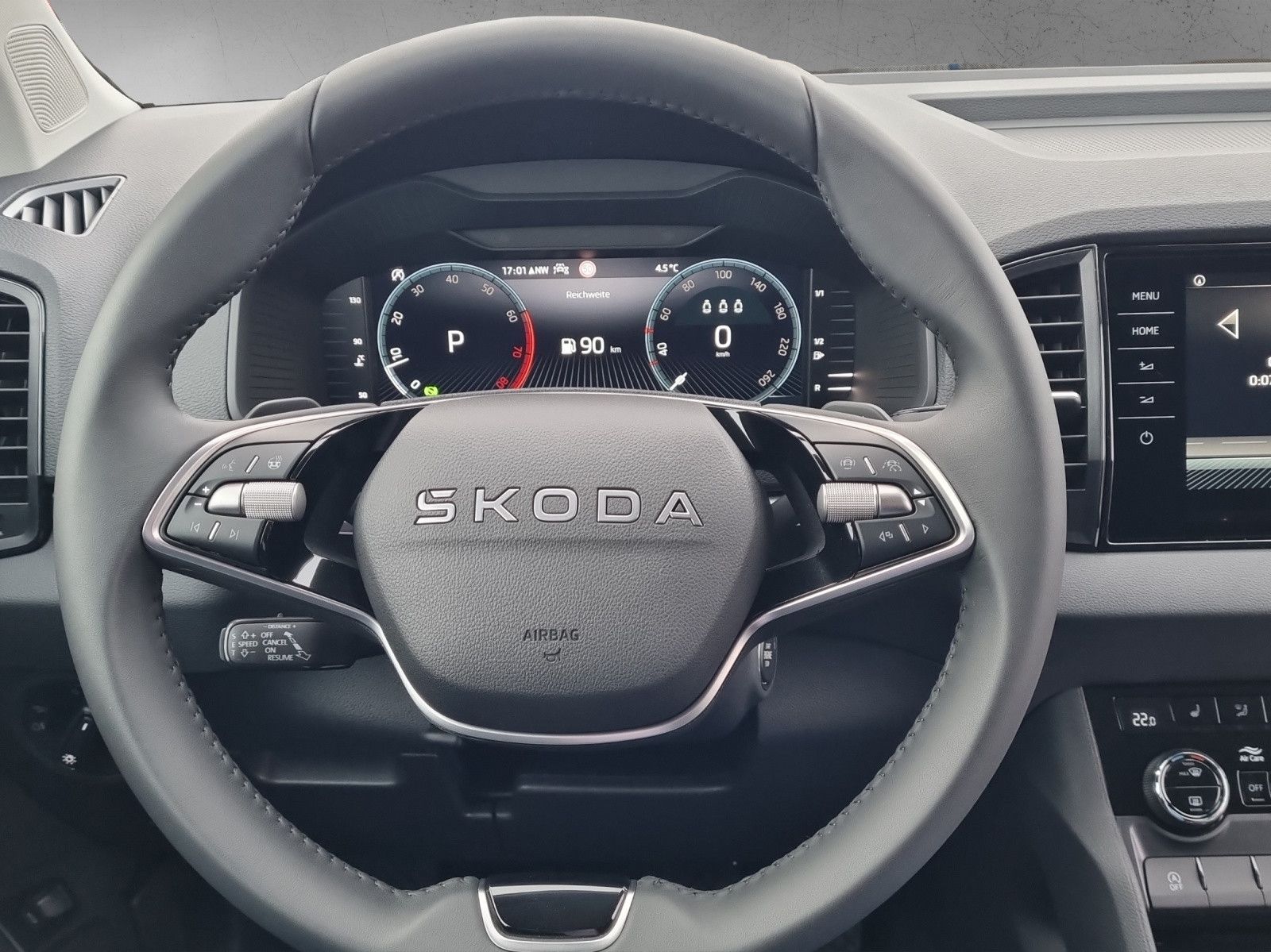 Fahrzeugabbildung SKODA Karoq Balance 1,5 TSI Fahrassi+ Komfort Gar. +3