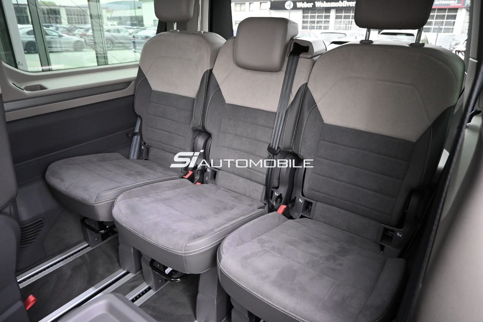 Fahrzeugabbildung Volkswagen T7 Multivan 2.0 TDI DSG LÜ Lang Style °DCC°AHK°