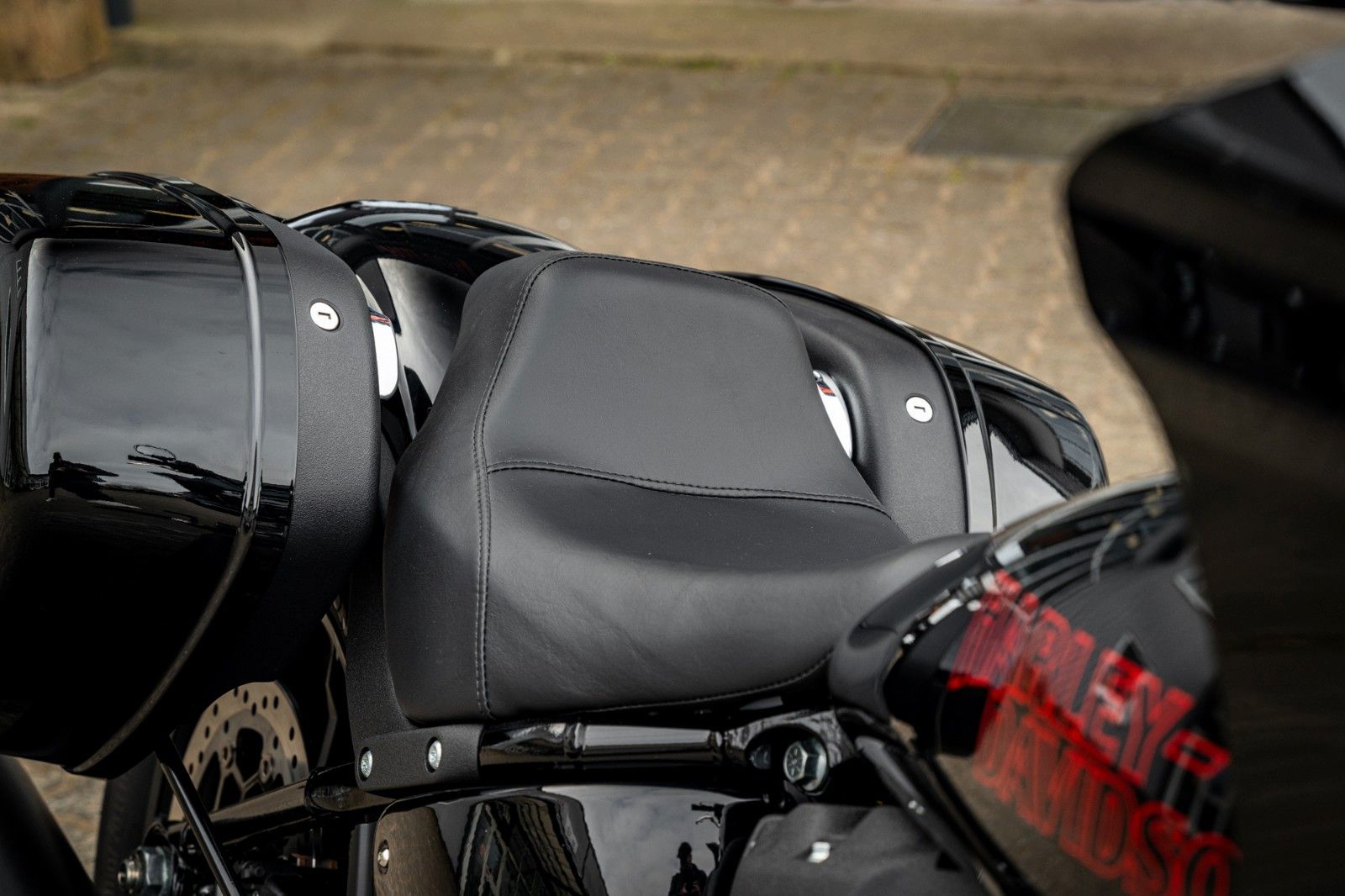 Fahrzeugabbildung Harley-Davidson FXLRST LOW RIDER ST 117 MY25 - RockfordFosgate