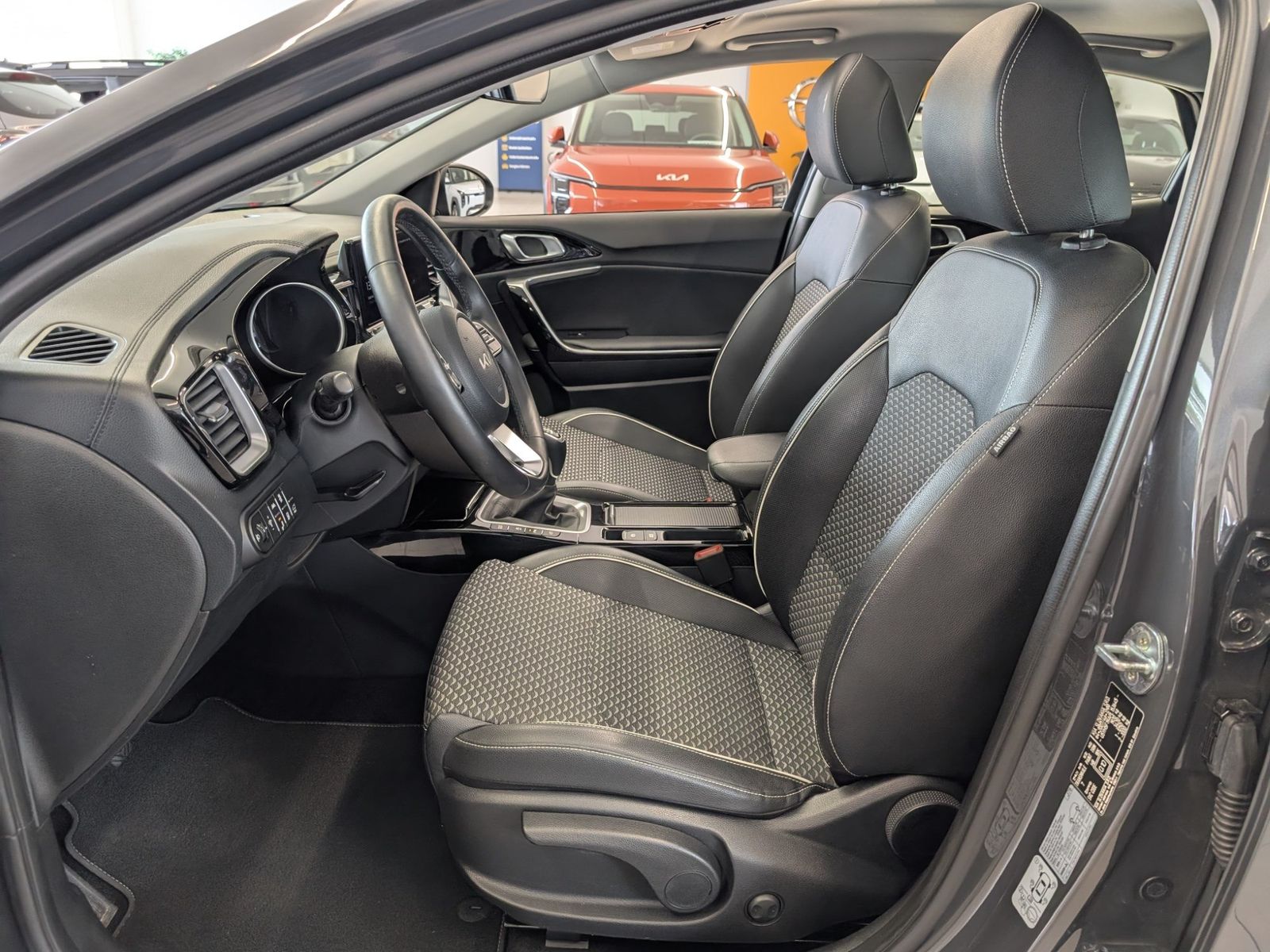 KIA XCeed 1.6D 48V Spirit Xclusive Glasdach – Bild 9