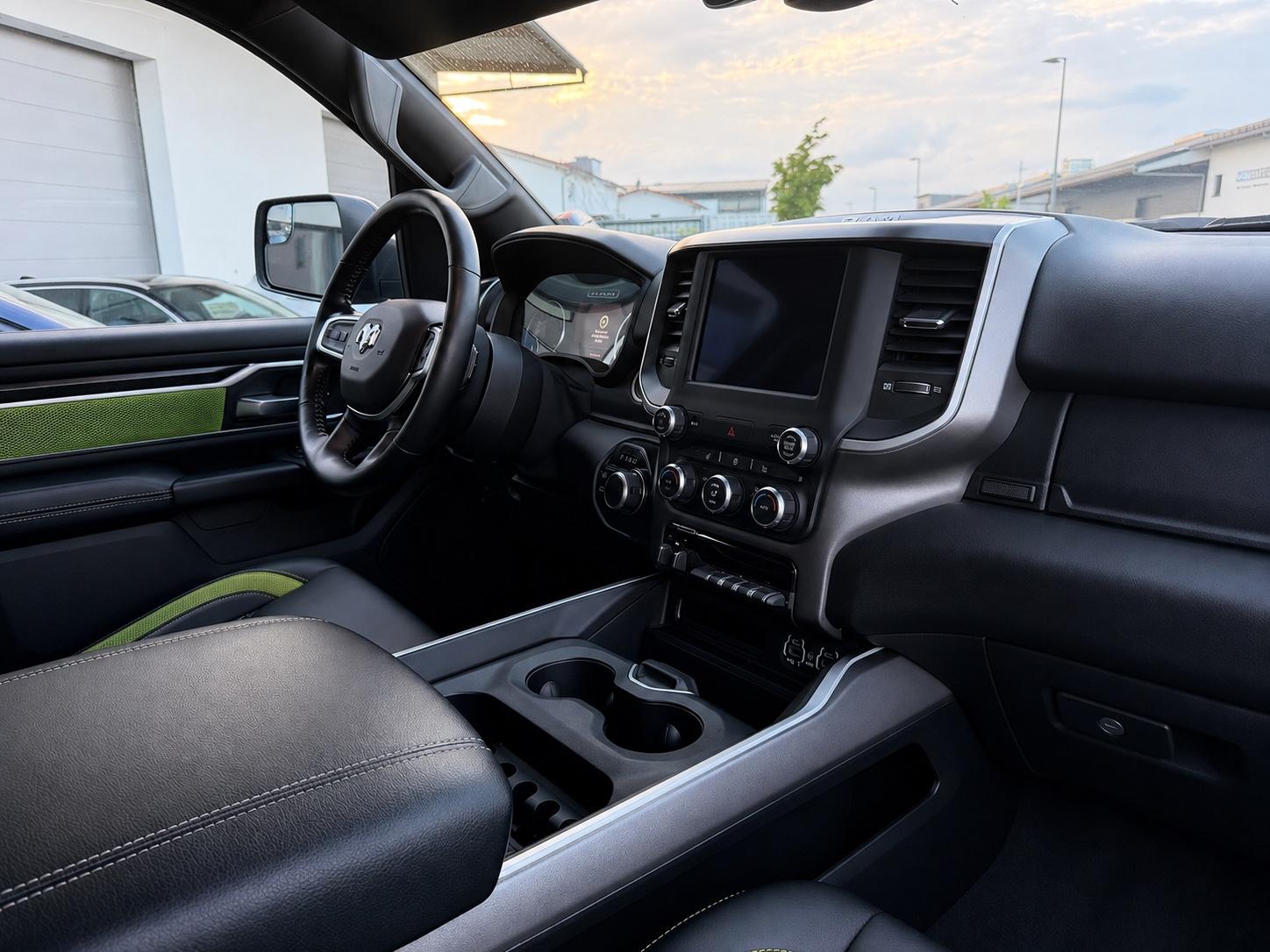 Dodge RAM 5.7 HEMI BIGHORN 4x4 LED LEDER NAVI LPG