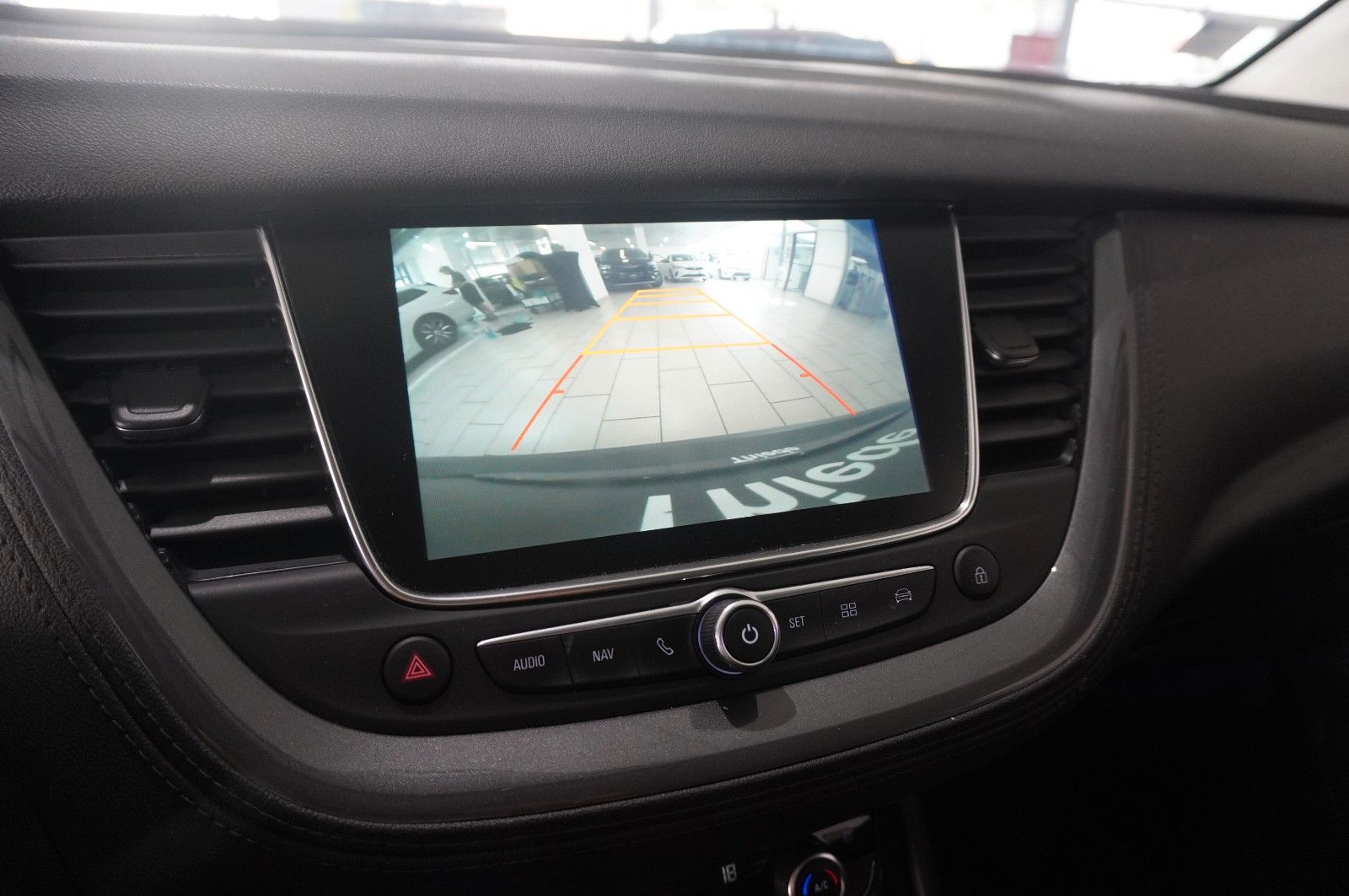 Fahrzeugabbildung Opel Grandland (X) 1.2T INNOV. NAVI/LED/KAMERA/PANO.