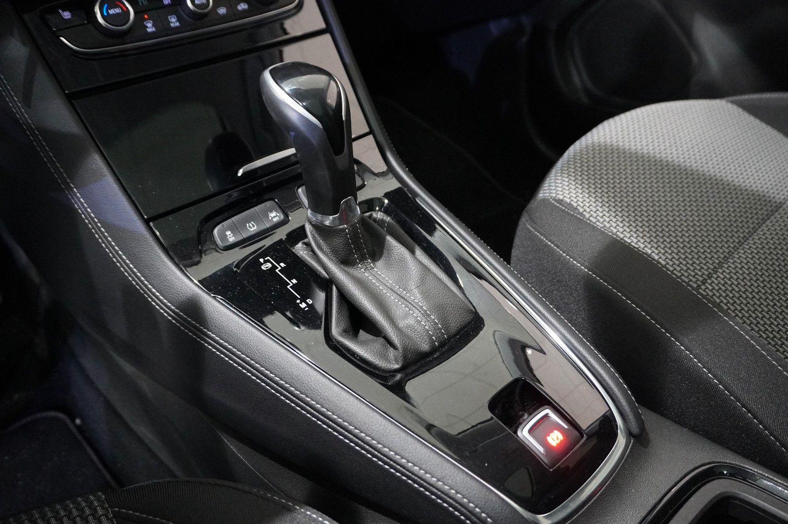 Fahrzeugabbildung Opel Grandland (X) 1.5D  EDIT. NAVI/LED/KAMERA/SH/AHK