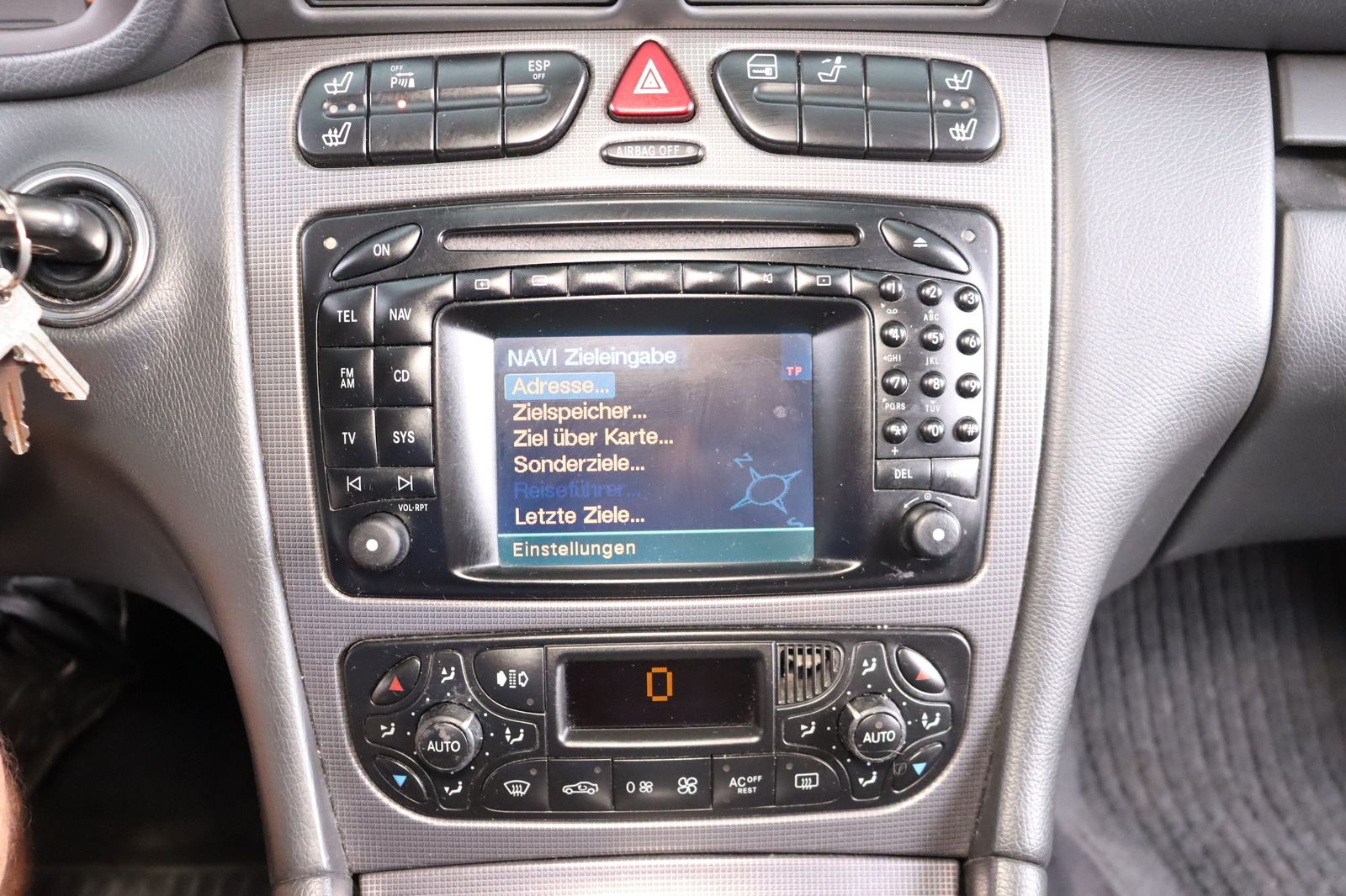 Fahrzeugabbildung Mercedes-Benz C 320 AVANTGARDE 1. Hand * Xenon * Leder * Navi