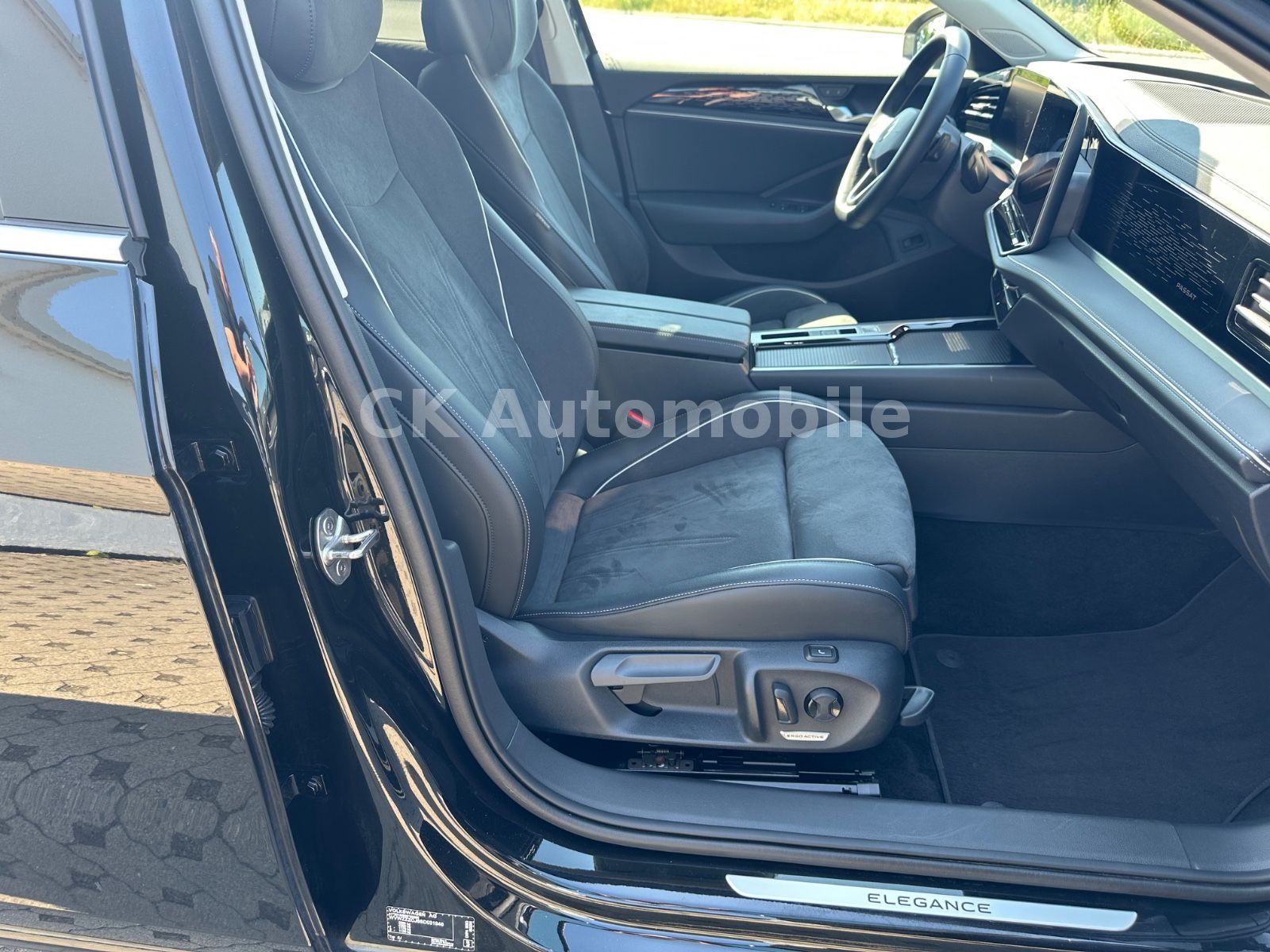 Fahrzeugabbildung Volkswagen Passat Variant 2.0 TDI Elegance/Kamera/ACC/LED