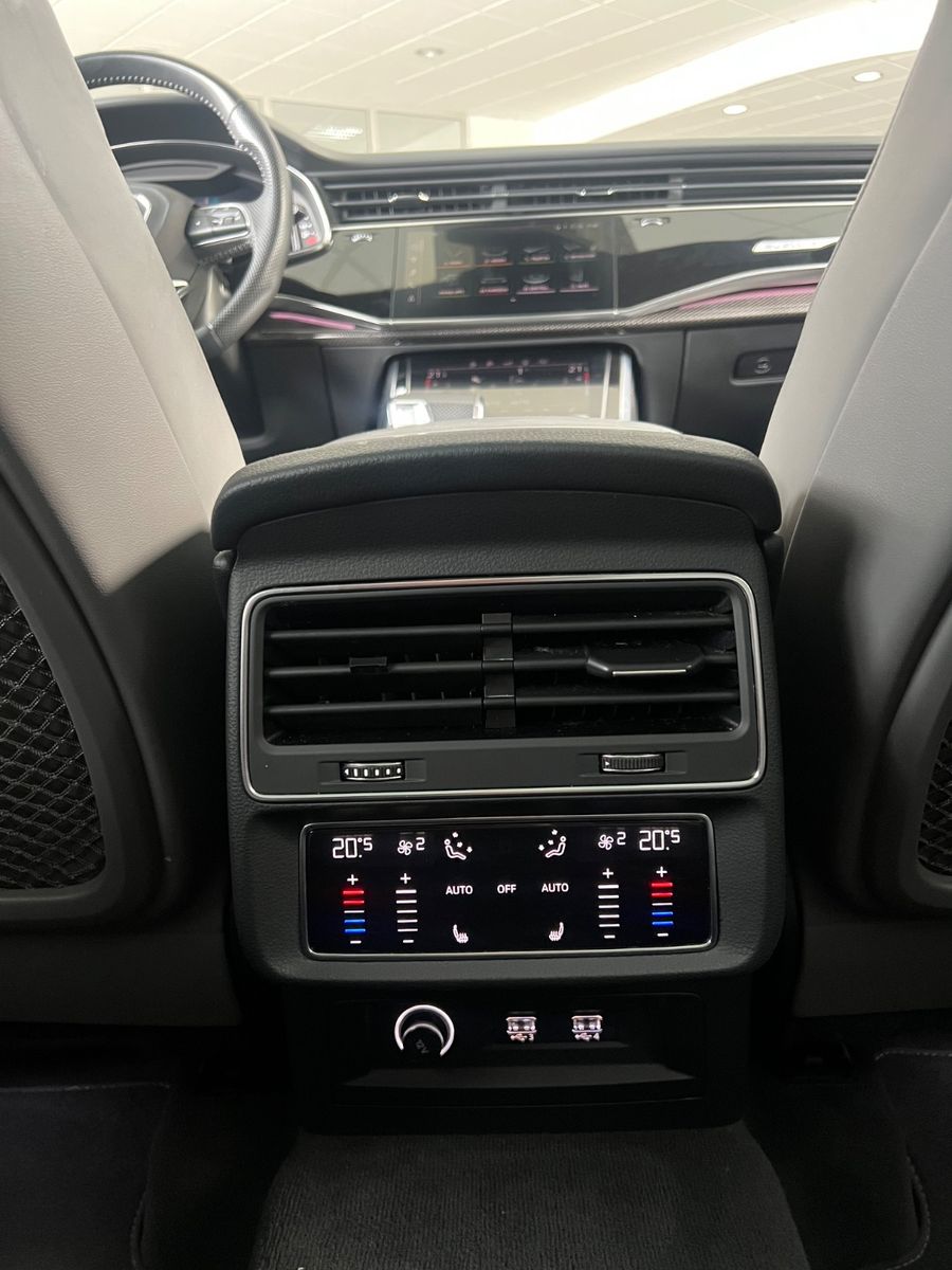 Fahrzeugabbildung Audi SQ7 4.0 TDI quattro*Head-Up * 7.SITZER*Exclusive