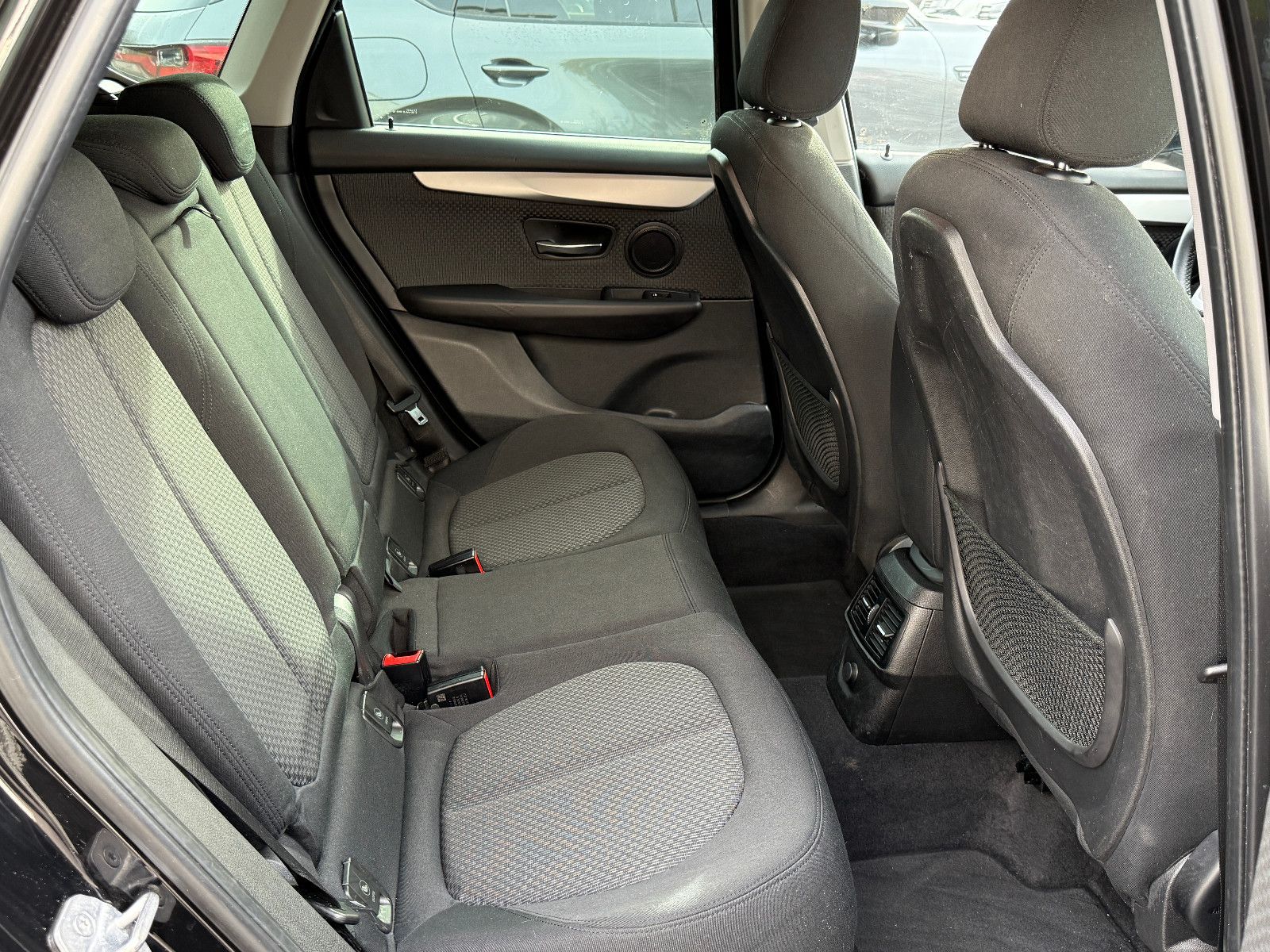 Fahrzeugabbildung BMW 218 Active Tourer Advantage GRA LED PDC SHZ