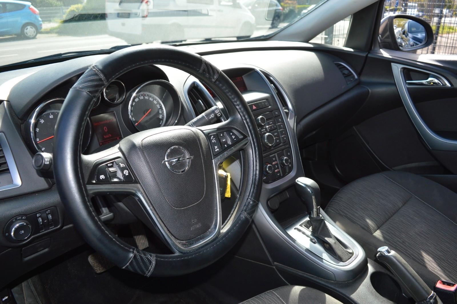 Opel Astra 2013 — photo 8