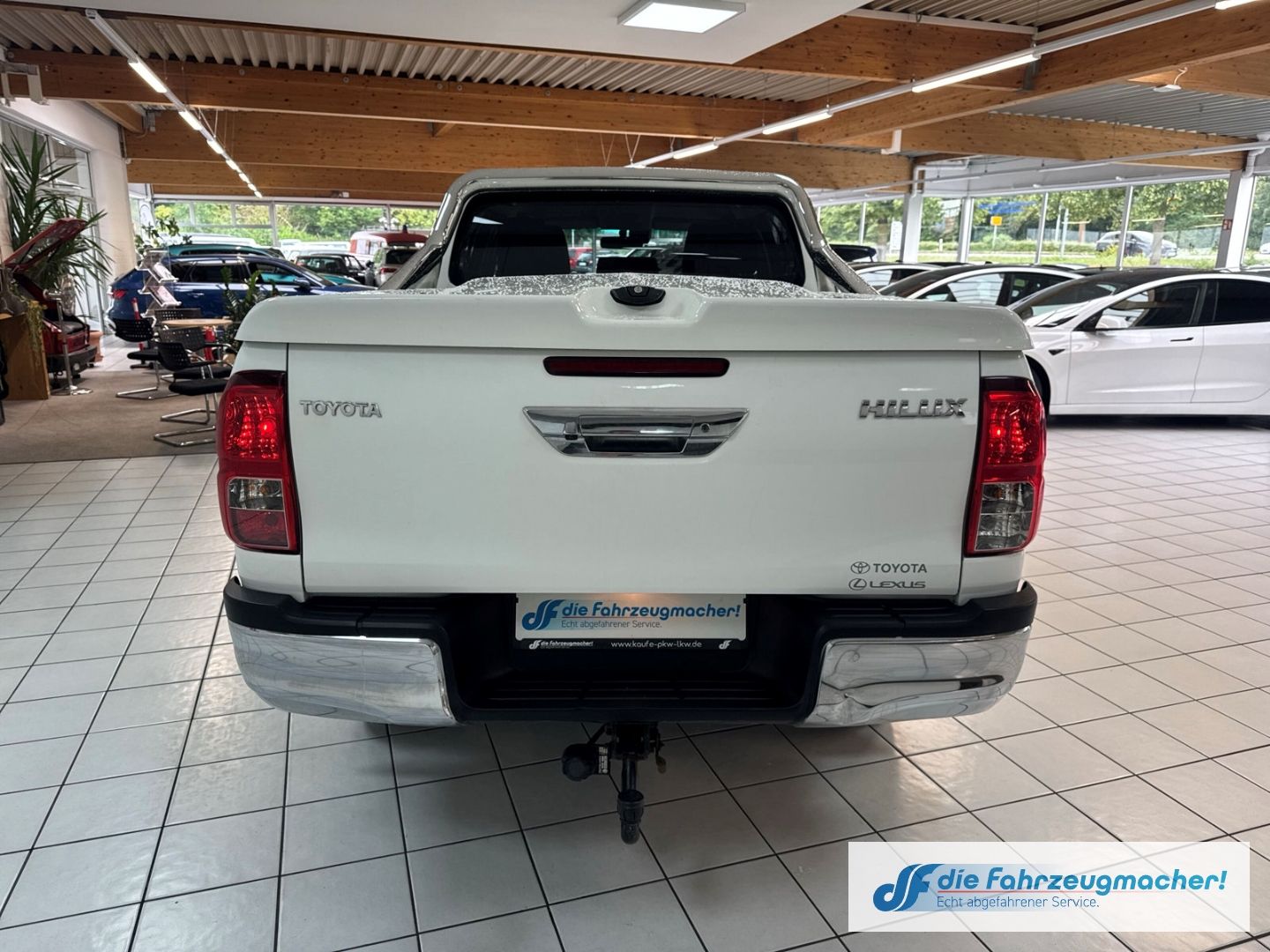 Fahrzeugabbildung Toyota Hilux Double Cab Meister 4x4 2.4 D-4D Sperrdiff.