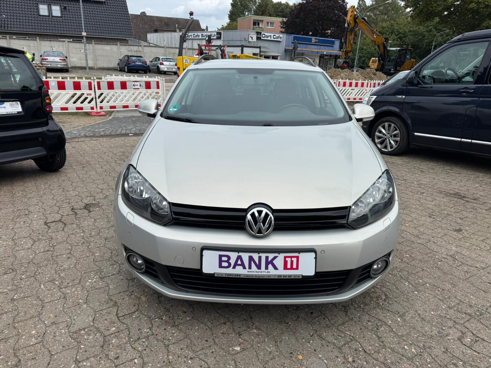 Volkswagen Golf 2011 — rear view