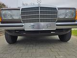 Mercedes-Benz 240D W123 Berline - Mercedes-Benz 240 mit Diesel-Antrieb