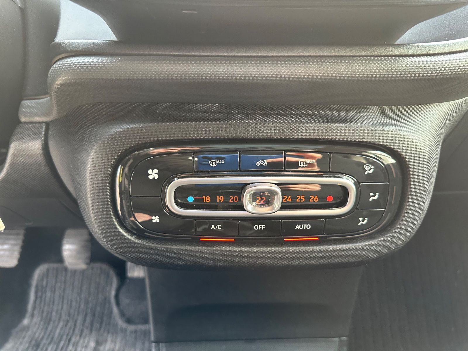 Fahrzeugabbildung Smart ForTwo coupe Pano/SHZG/GJR/Audio/hazelbrown