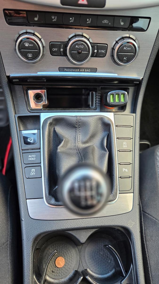 Volkswagen Passat 2012 — engine 1.598 cm³, 105 HP (77kW)