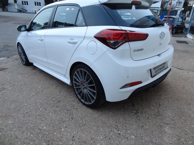 Fahrzeugabbildung Hyundai i20 Sport/OZ-Felgen/Navi/Kamera/SitzH/