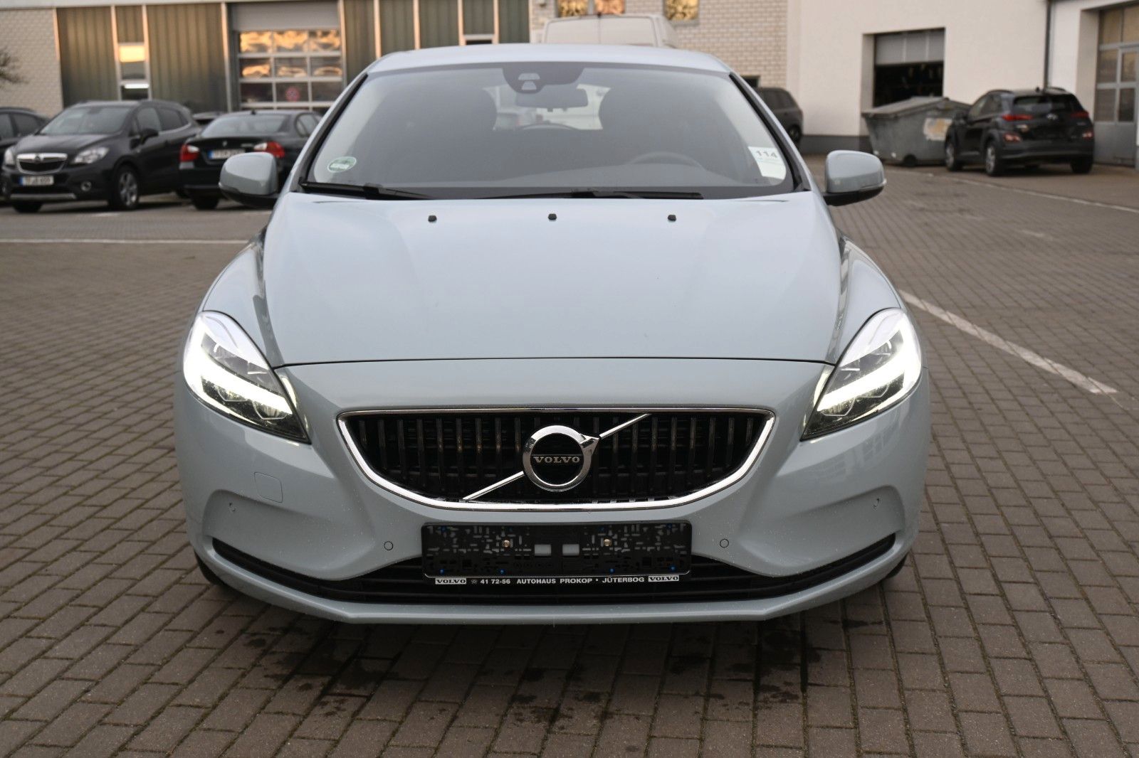 Fahrzeugabbildung Volvo V40 D2  Kinetic *TEMPO*NAV*LED*RFK*CD*