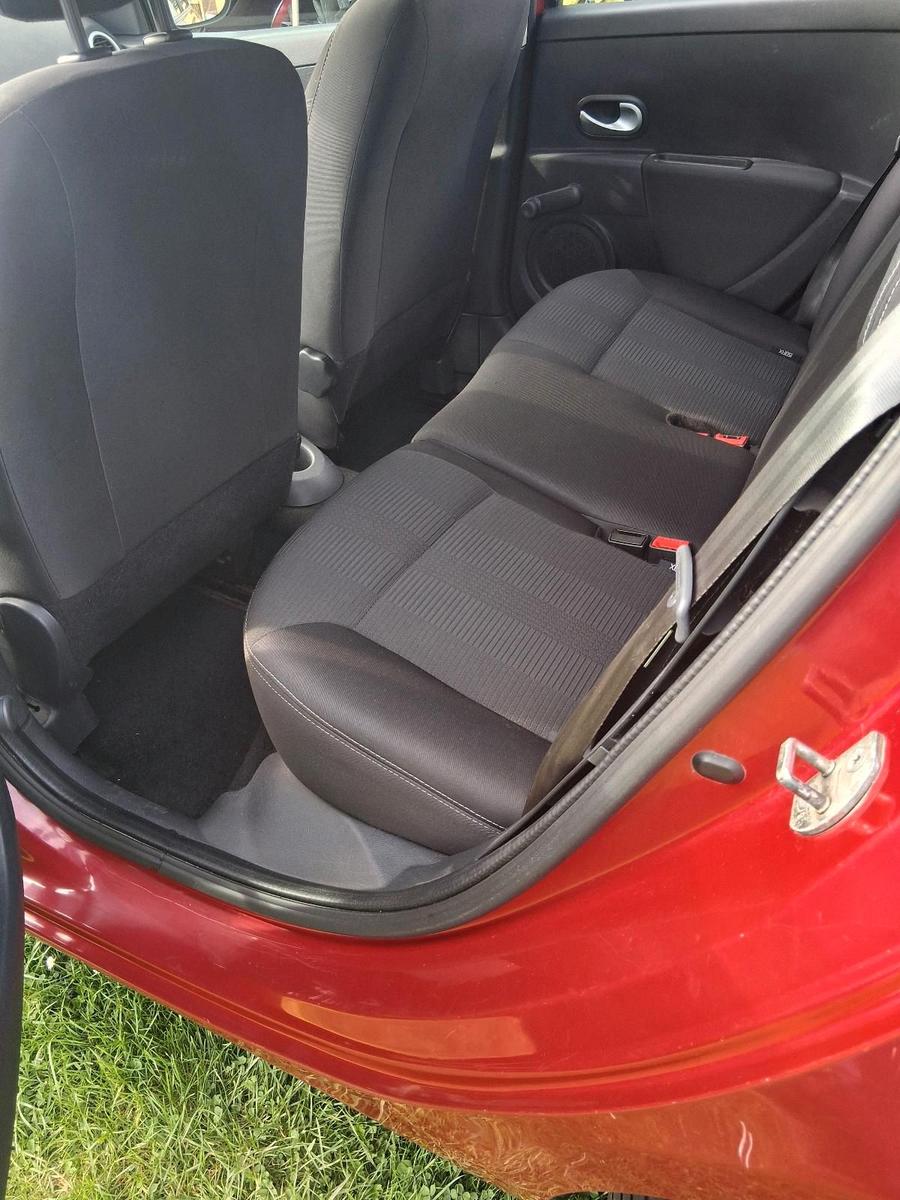 Renault Clio 2011 — photo 13
