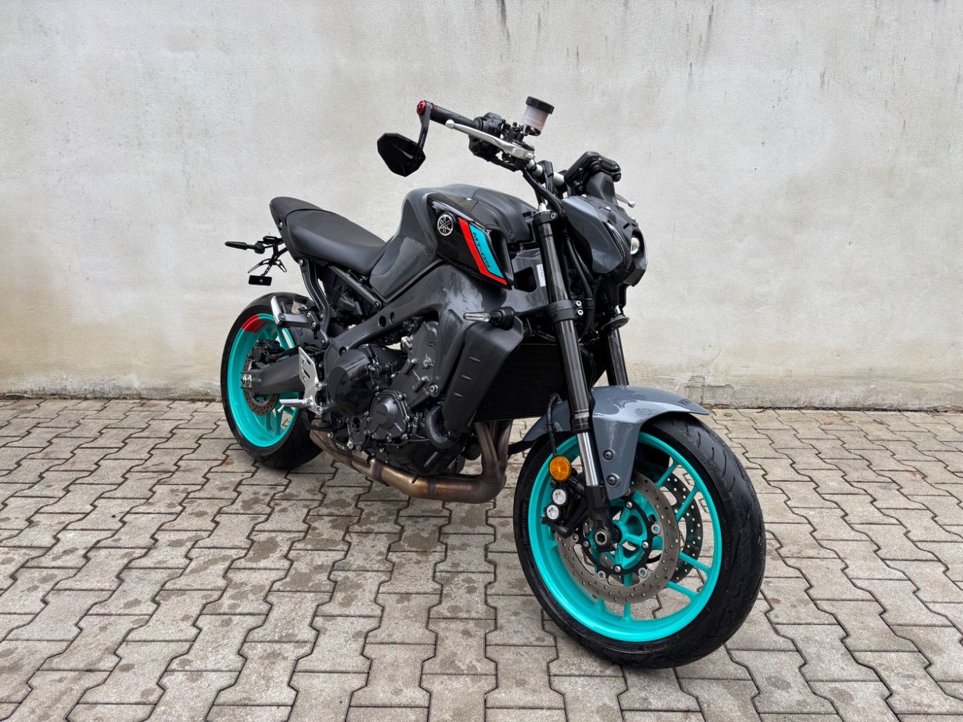 Fahrzeugabbildung Yamaha MT 09 35 KW kurzer Kennzeichenhalter Lenkerendsp