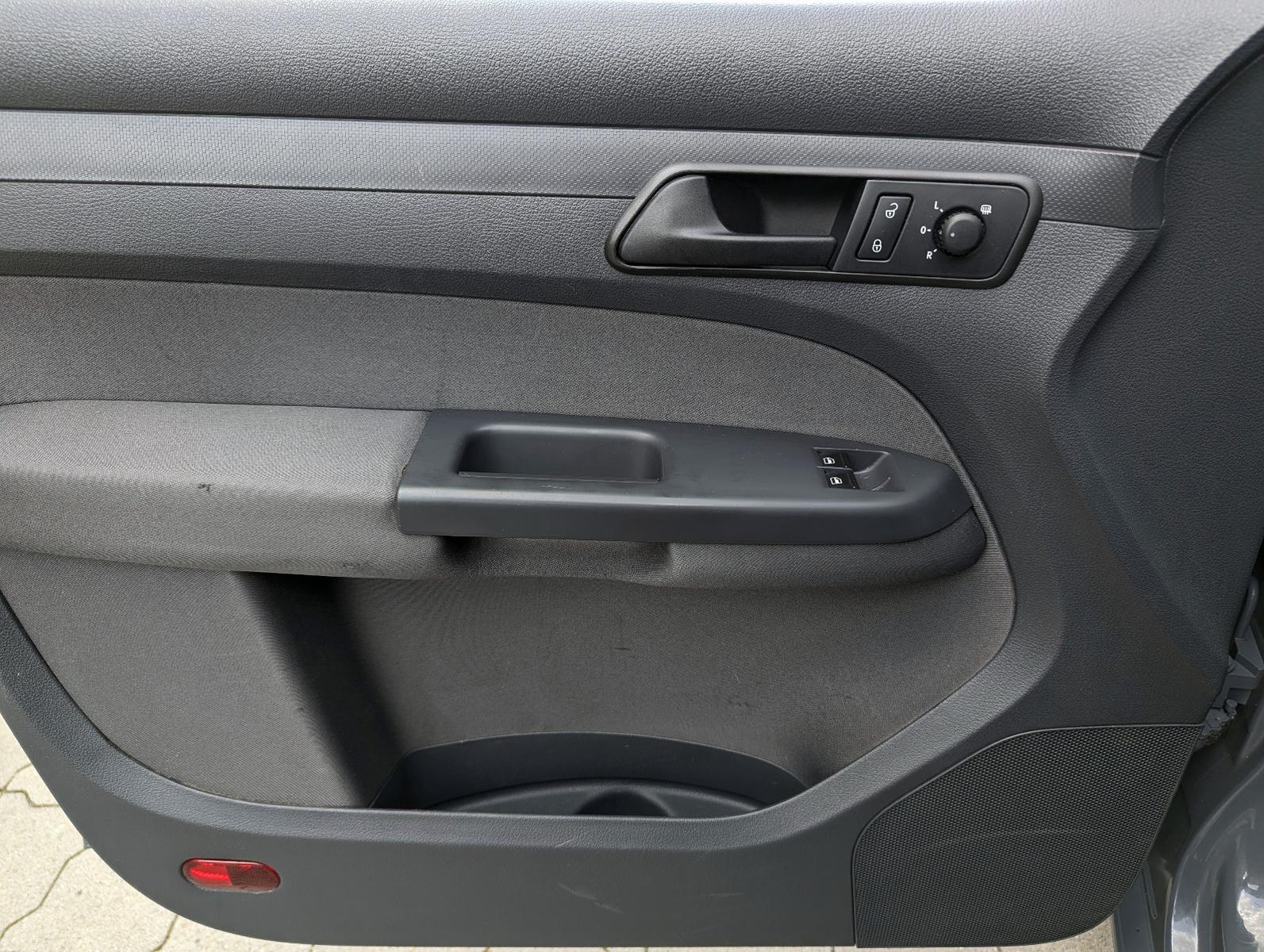 Volkswagen Caddy 2012 — photo 10