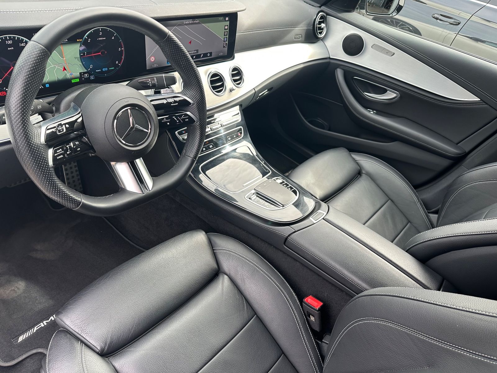 Fahrzeugabbildung Mercedes-Benz E 220 d T AMG Line NAV+LED+AHK+KAMERA+20ZO