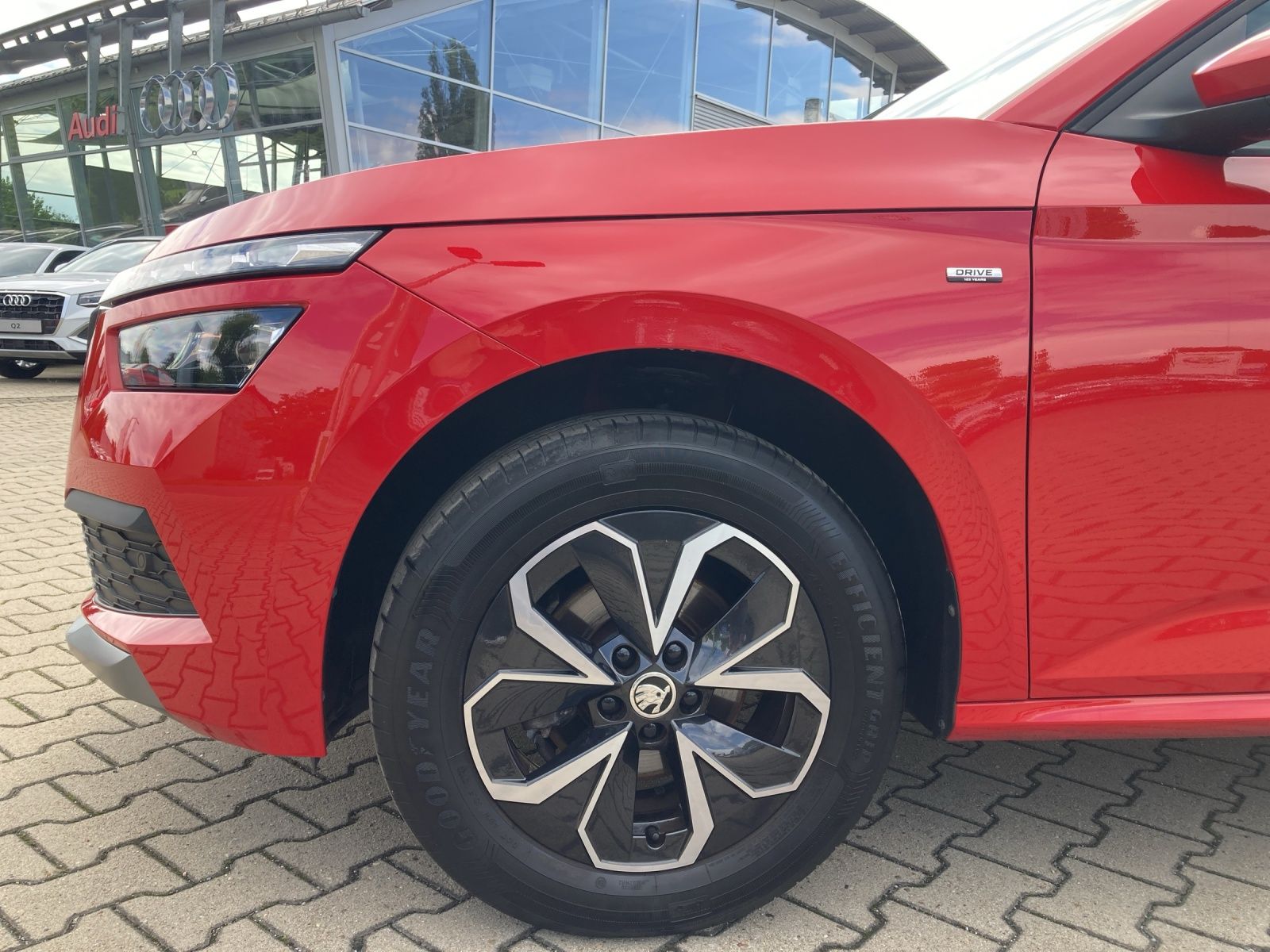 Fahrzeugabbildung SKODA Kamiq TSI Drive-125 LED Climatronic GRA PDC SH L
