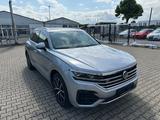 Volkswagen Touareg R-Line 4Motion in Top Zustand VOLL - Volkswagen: In Motion