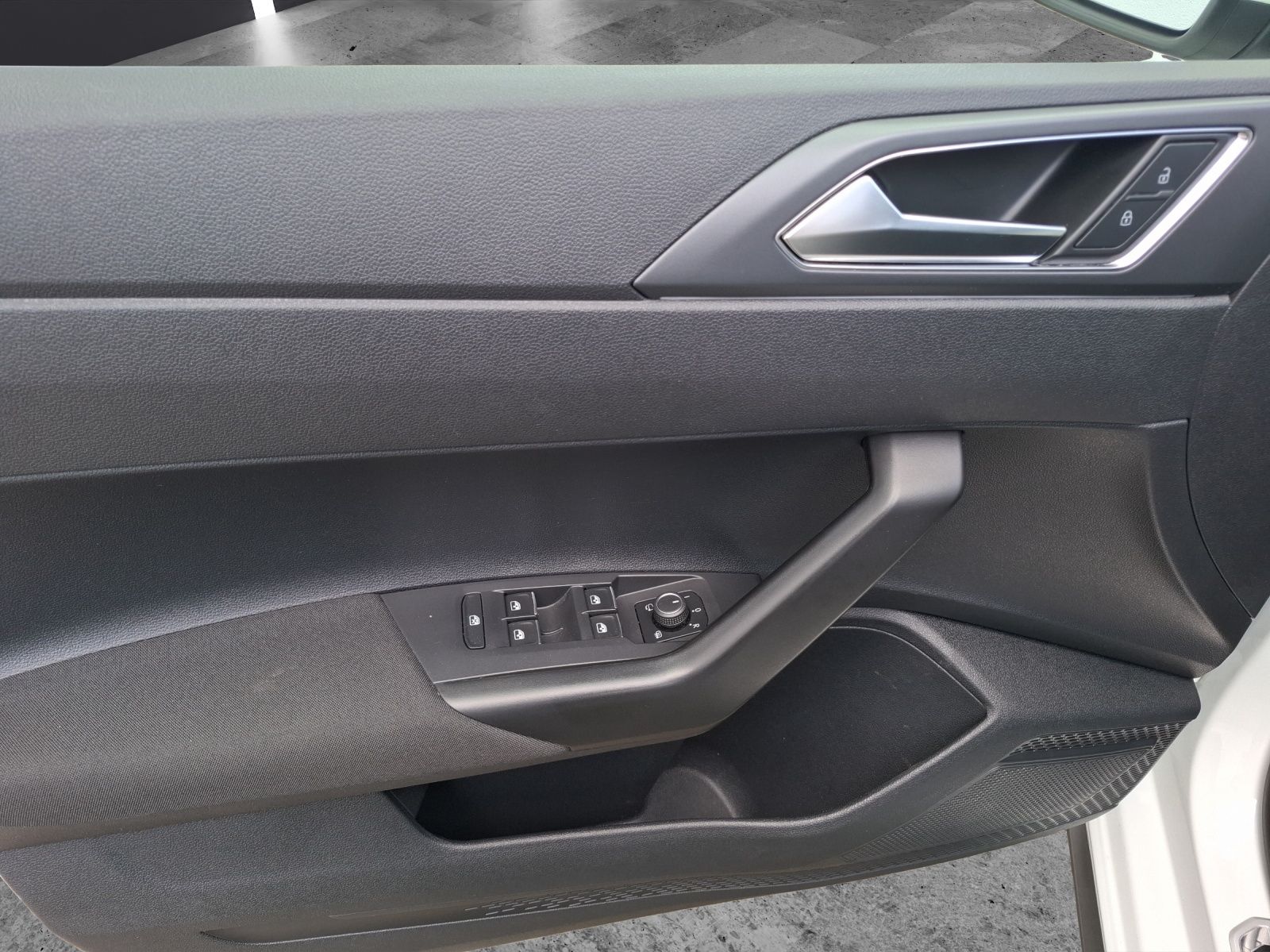 Fahrzeugabbildung Volkswagen Polo TSI R-Line DSG Matrix Navi AID ACC RFK SH