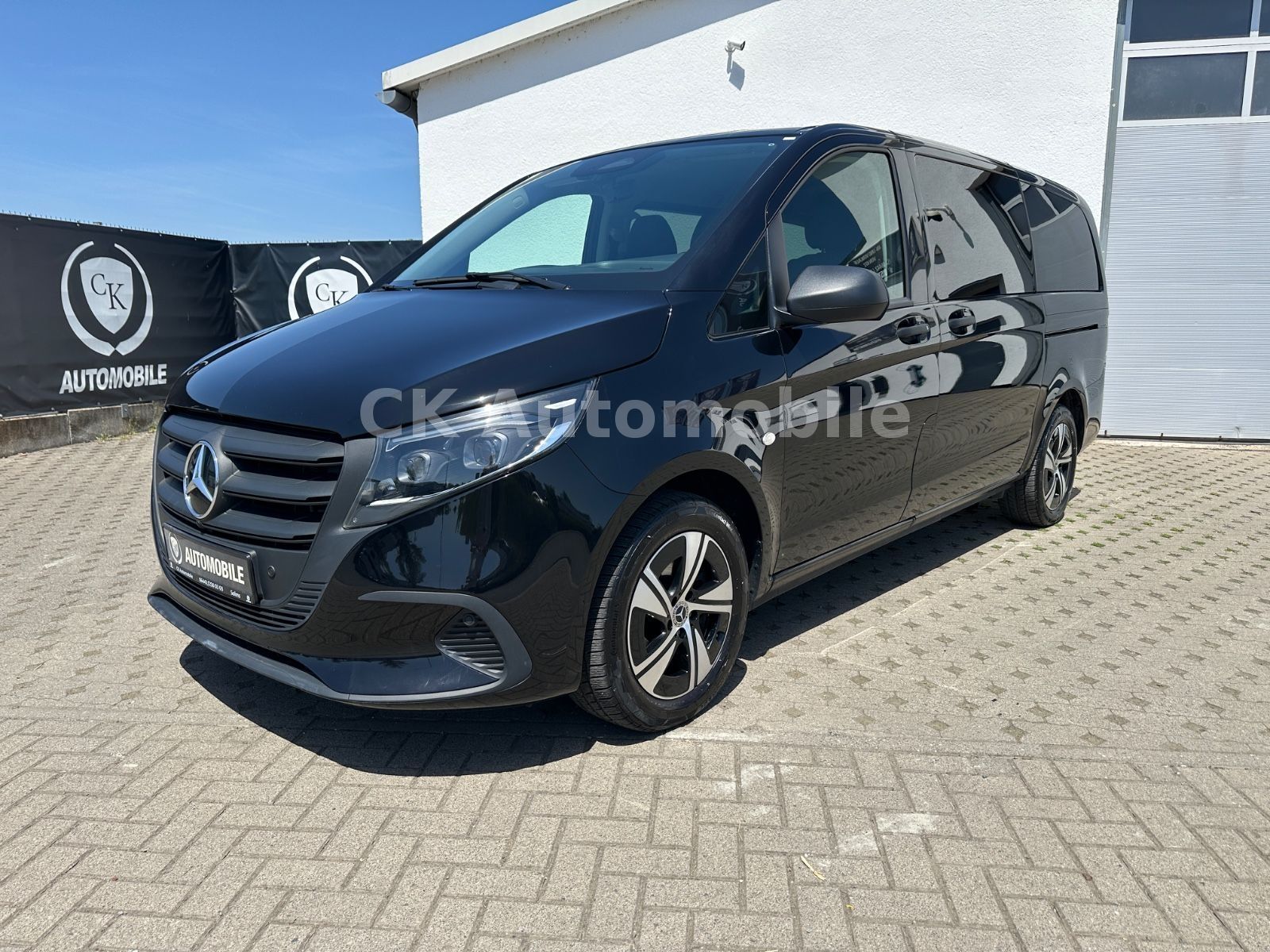 Fahrzeugabbildung Mercedes-Benz Vito Tourer 119 PRO lang/9 Sitze/Navi/LED/Kamera