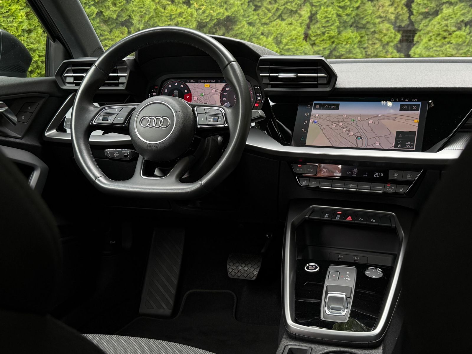 Fahrzeugabbildung Audi A3 35 TFSI S-tr. S-Line PANO+LED+ACC+SHZ+CARPLAY