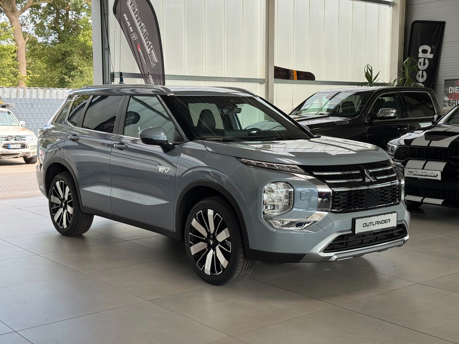 Fahrzeugabbildung Mitsubishi Outlander 2.4 PHEV 4WD Select