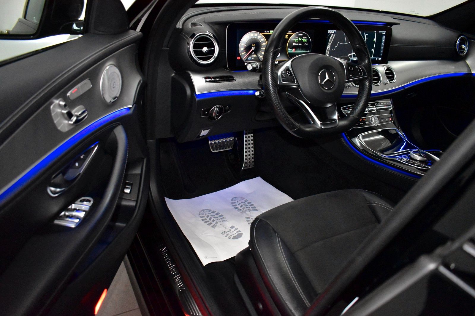 Fahrzeugabbildung Mercedes-Benz E 350e AMG Line,Leder,Navi,LED,HUD,Panor,360°+WR