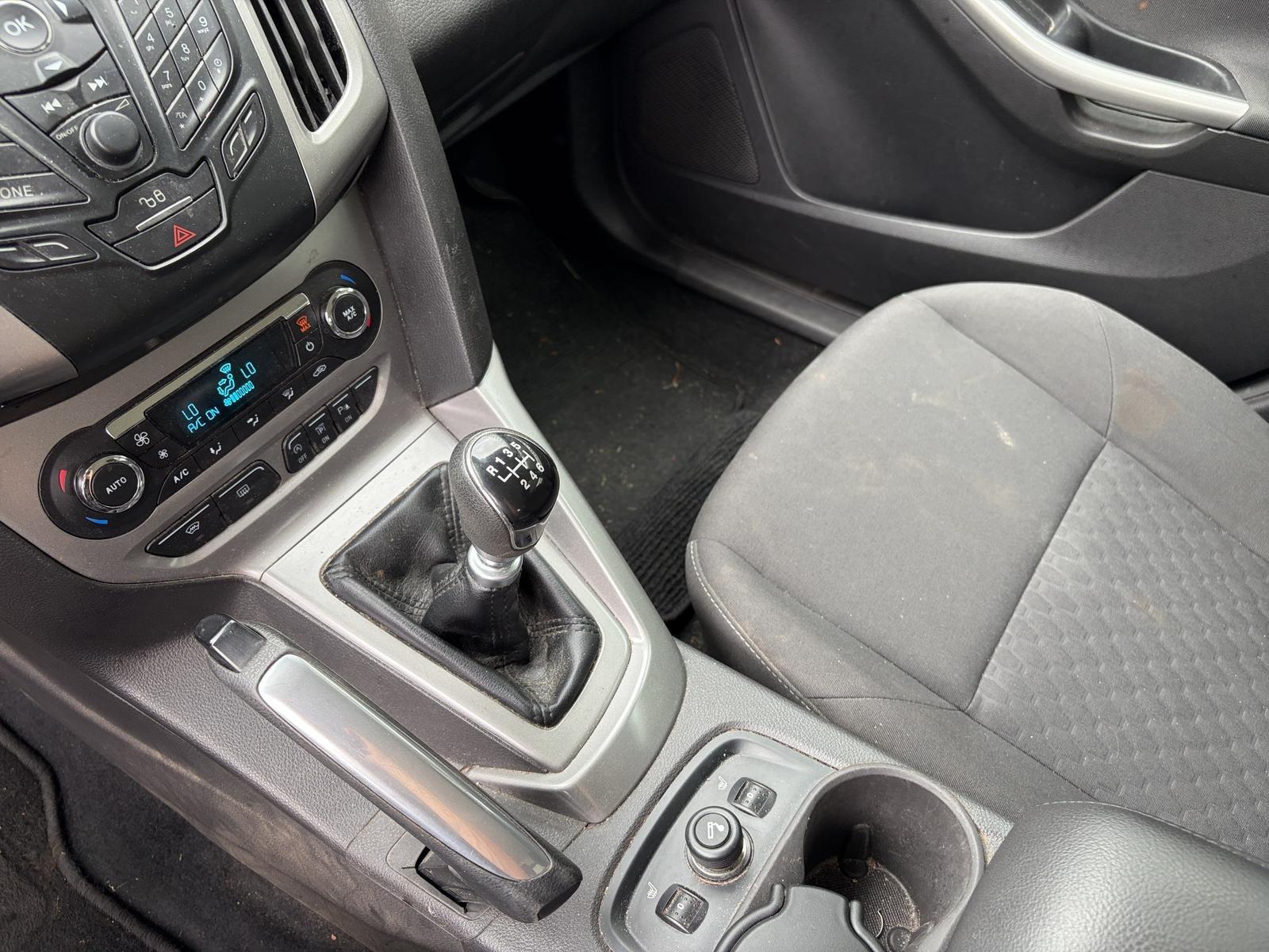 Ford Focus 2013 — photo 28