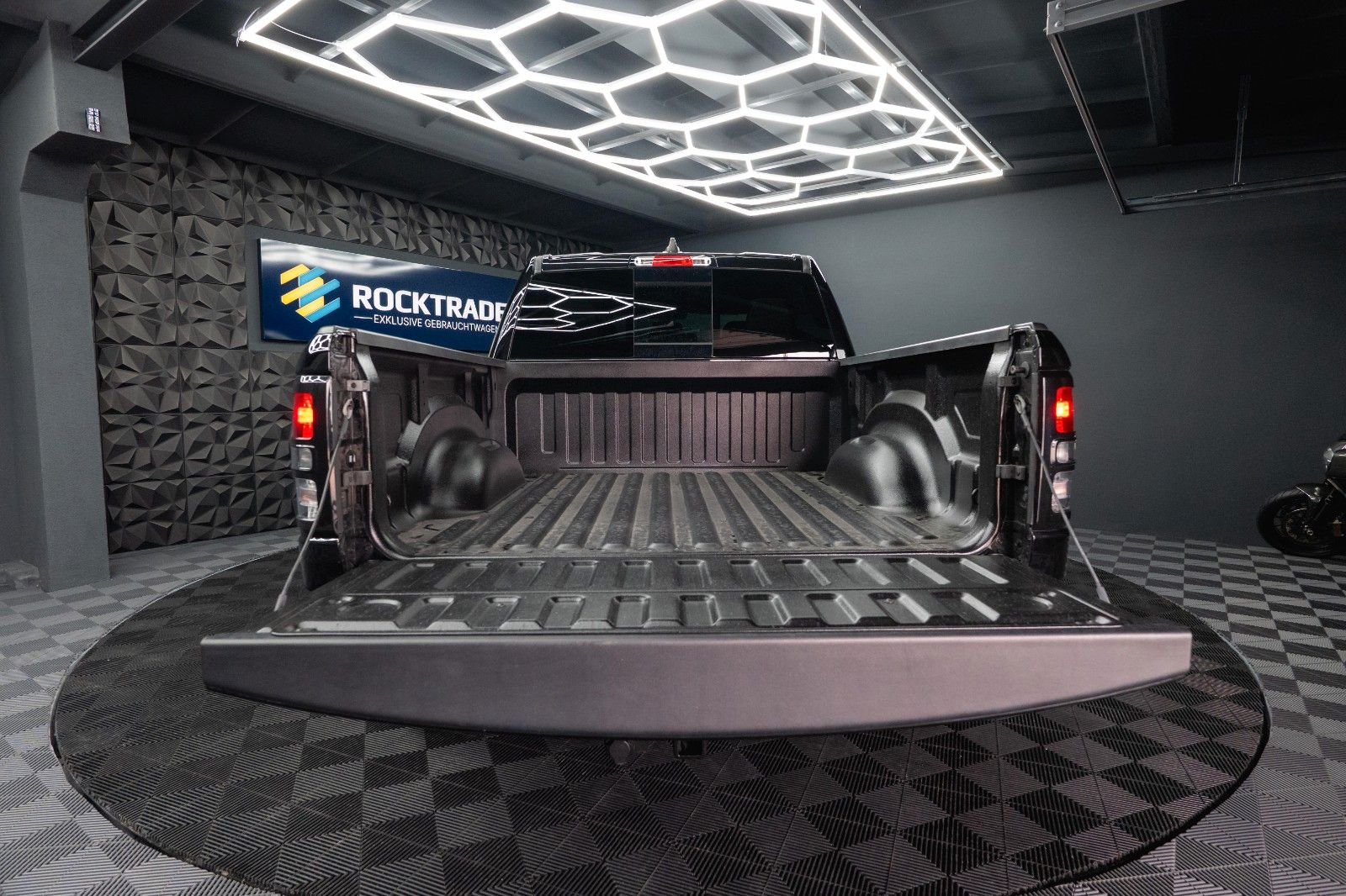 Fahrzeugabbildung Dodge RAM 3.6 V6 4x4 OFFROAD LARAMIE BLACK EDITION LED