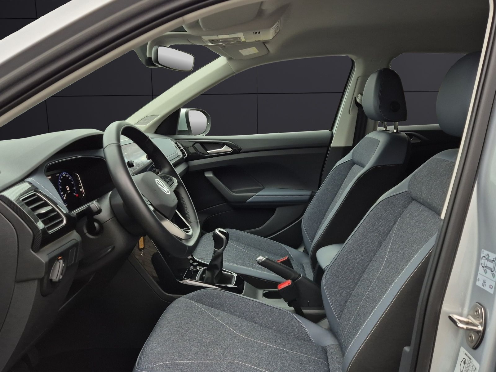 Fahrzeugabbildung Volkswagen T-Cross TSI Style Matrix Navi AID ACC PDC SH LM