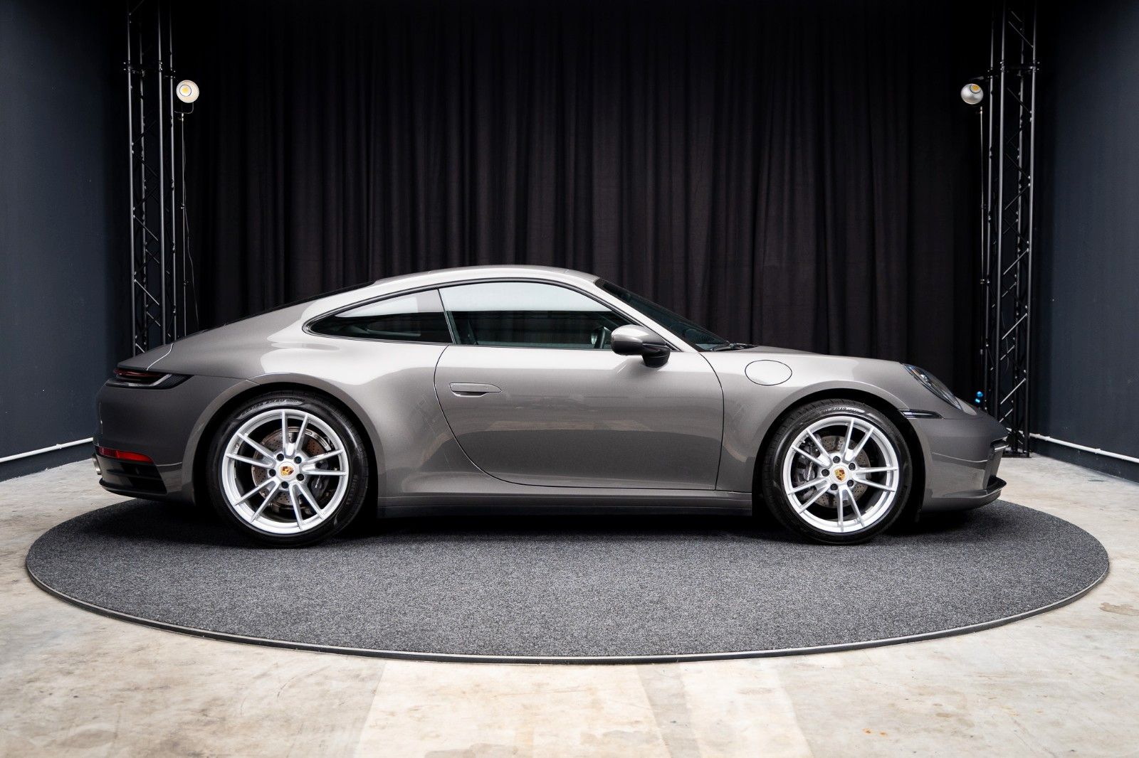 Fahrzeugabbildung Porsche 992 + 1. Hand + 16.050 km + Schiebedach + PDK