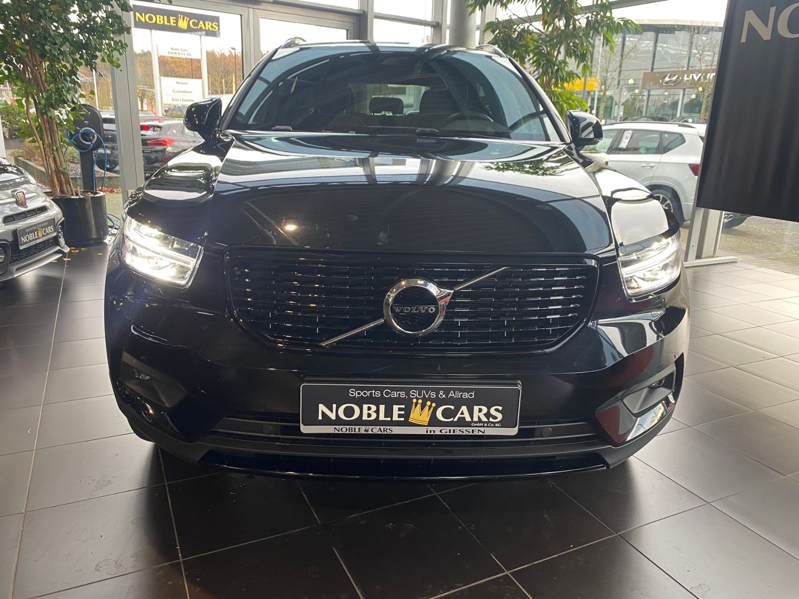 Fahrzeugabbildung Volvo XC40 R Design 2WD AHK LED NAV SHZ ALU