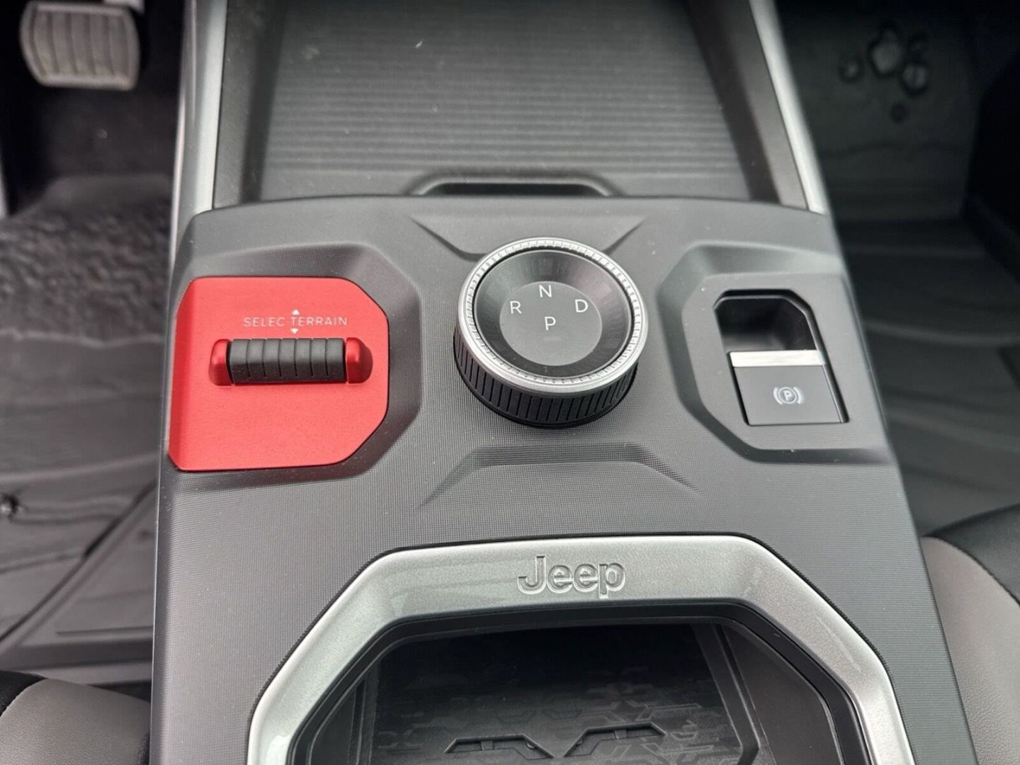 Fahrzeugabbildung Jeep Compass MY26 FIRST EDITION E-HYBRID PANO VOLL