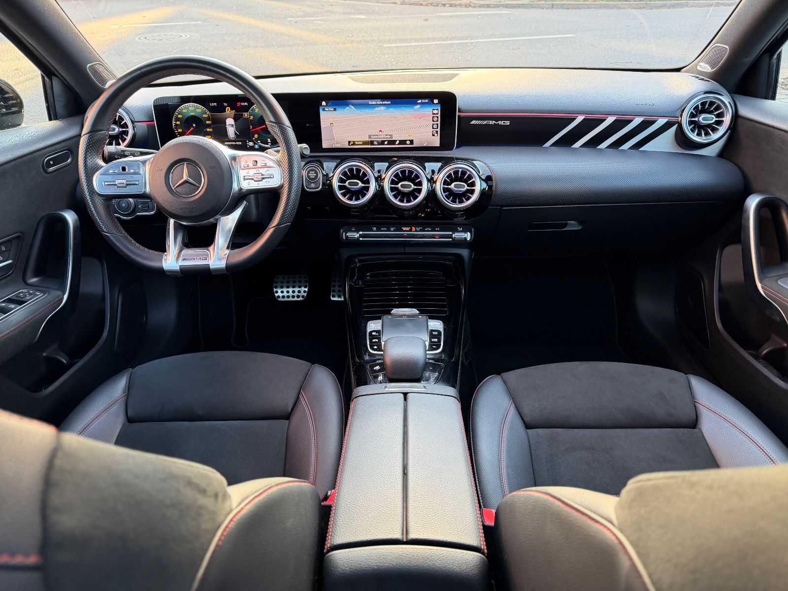 Fahrzeugabbildung Mercedes-Benz A 35 AMG 4Matic*BURMESTER*PANO*LED*ALCANTARA*19"