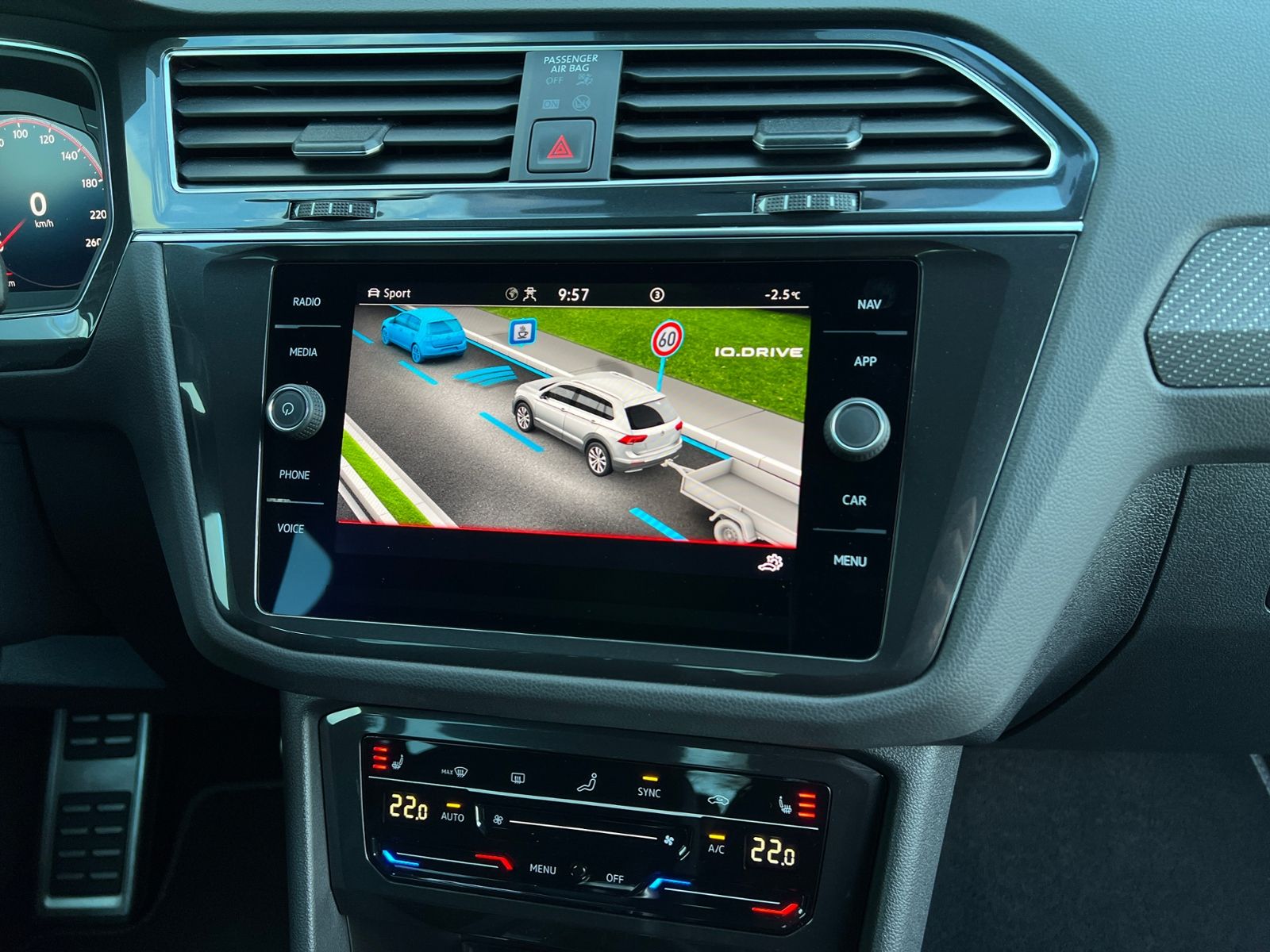 Fahrzeugabbildung Volkswagen Tiguan R-Line 1.5 TSI DSG *AHK, IQ-Light, Black