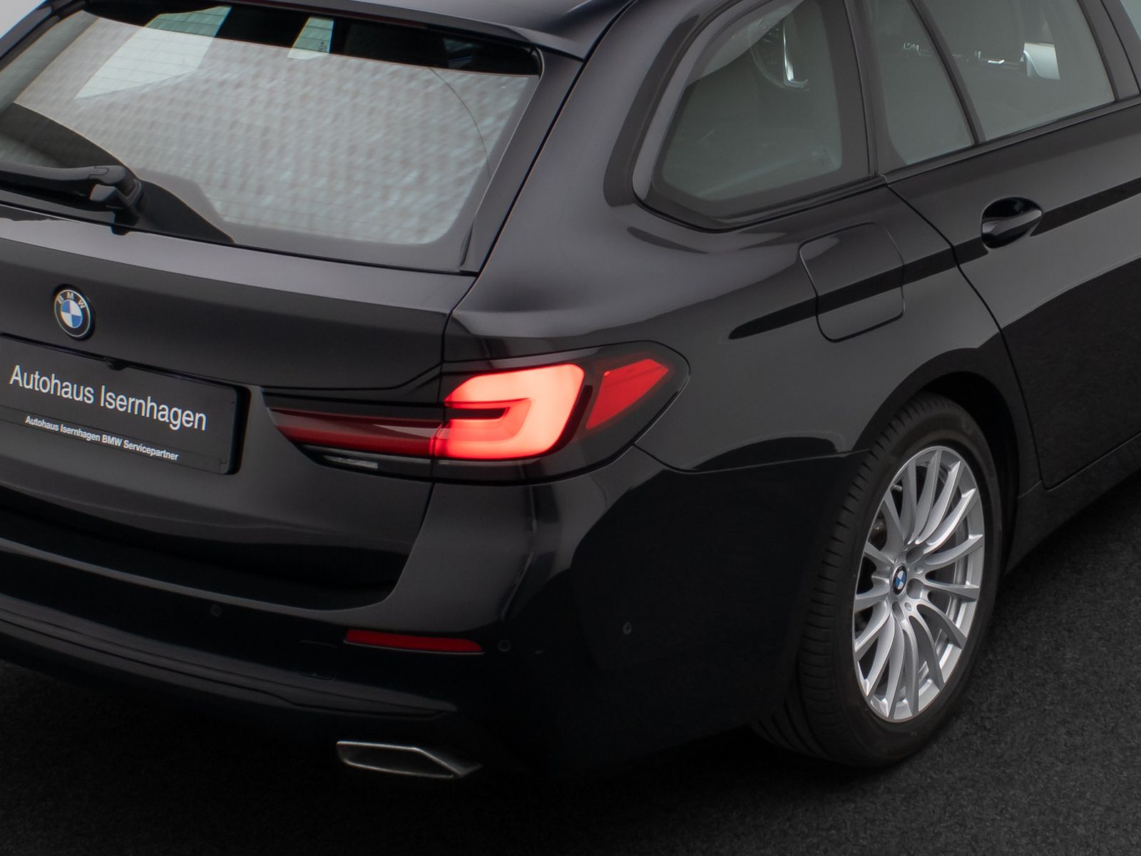 Fahrzeugabbildung BMW 530e xD 360°HUD DAB H/K 4xKlima Komfort AHK ACC