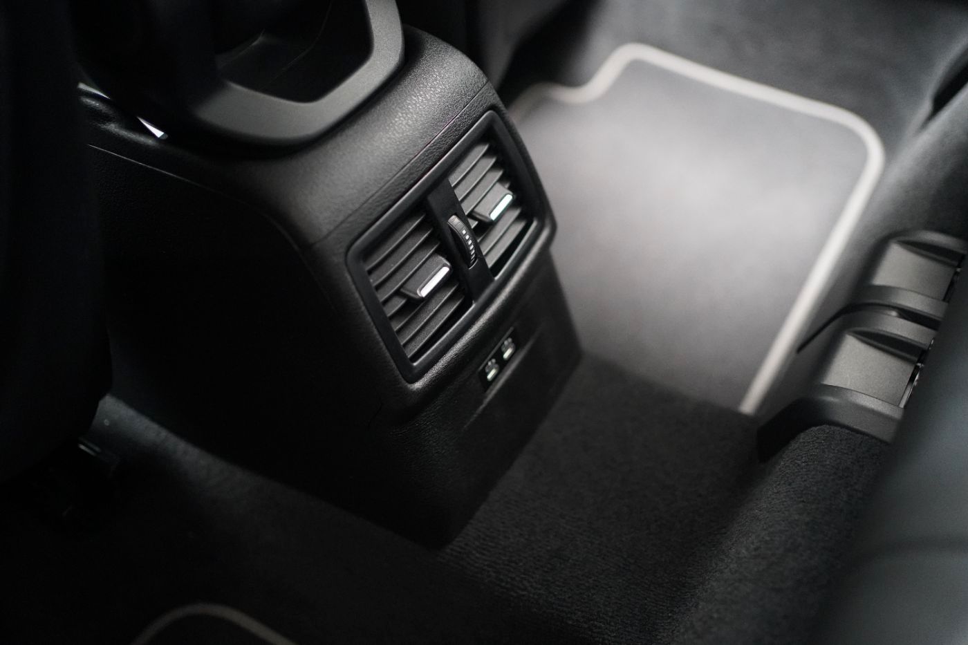 Fahrzeugabbildung BMW X1 20dA Sport Line +Navi+LED+MultifunktionLenkra