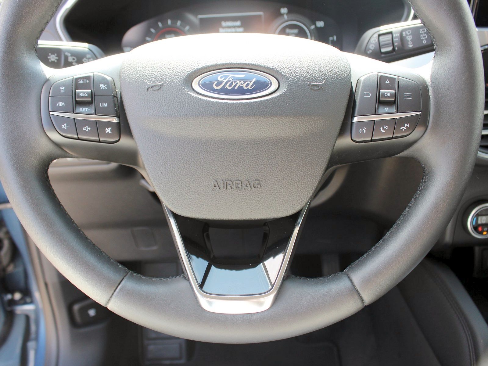 Fahrzeugabbildung Ford Kuga Plug-In Hybrid Titanium 2,5 Duratec