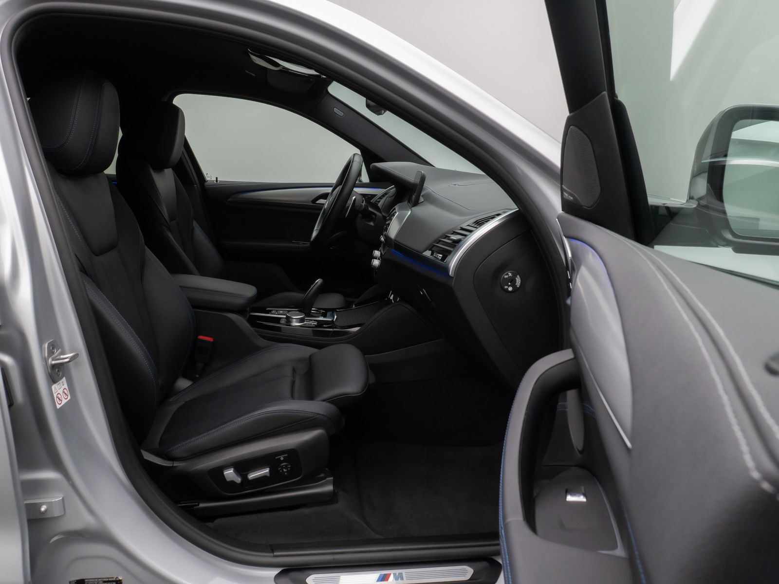 Fahrzeugabbildung BMW X4 M40d Kamera HUD DAB H/K AHK Komfort 21Zoll