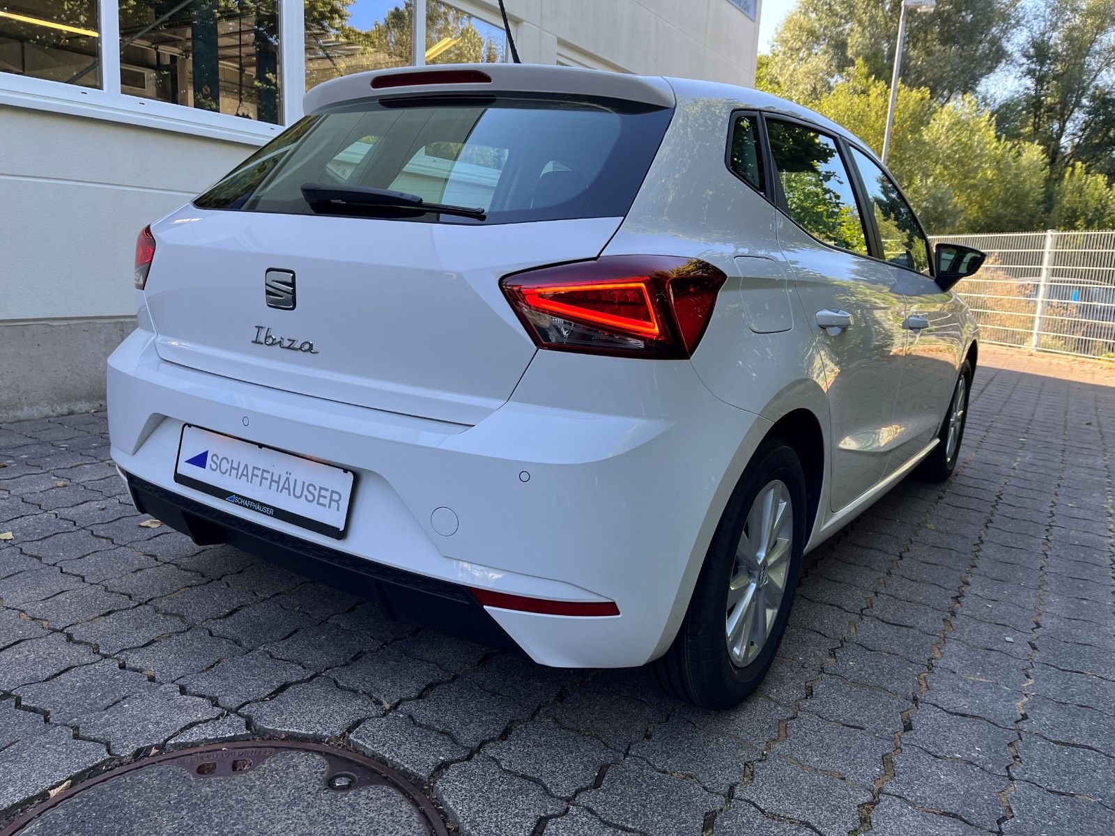 Fahrzeugabbildung SEAT Ibiza 1,0 TSI SHZ PDC LED ALU PDC FULL LINK MFL