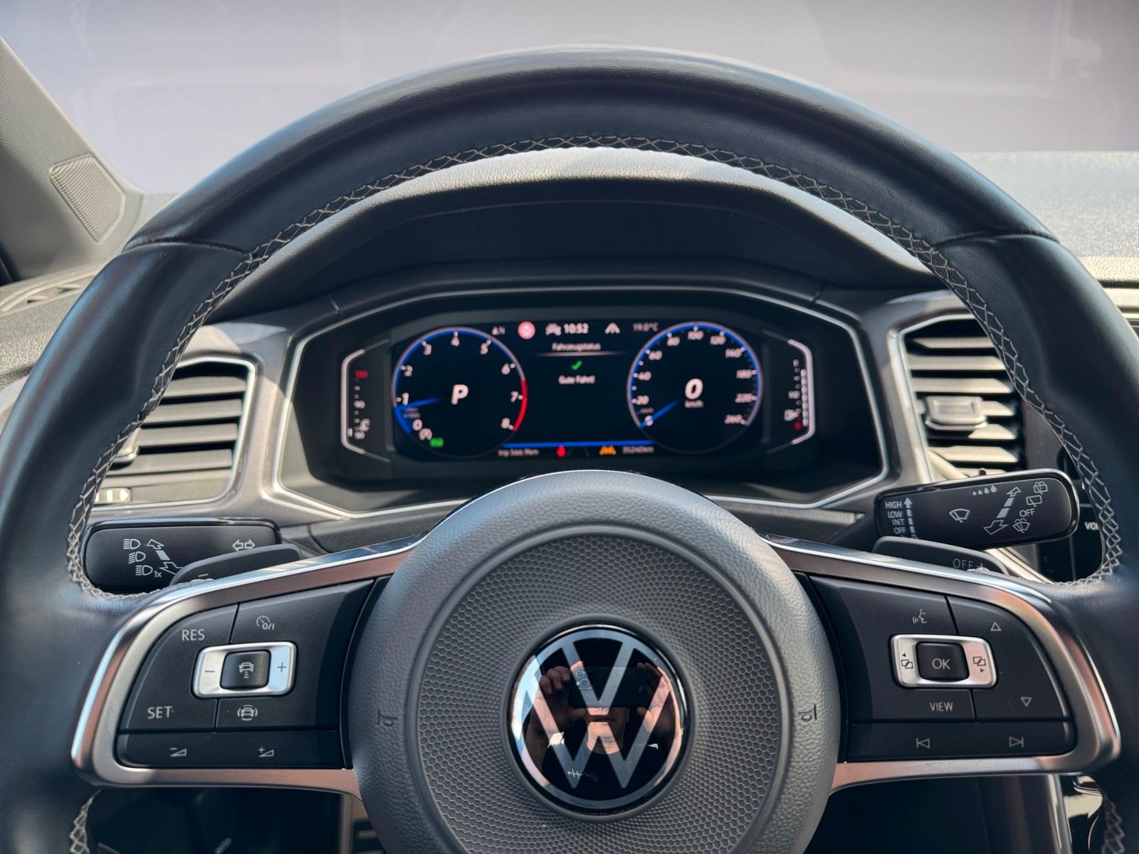 Fahrzeugabbildung Volkswagen T-Roc Sport R-Line 1.5 TSI