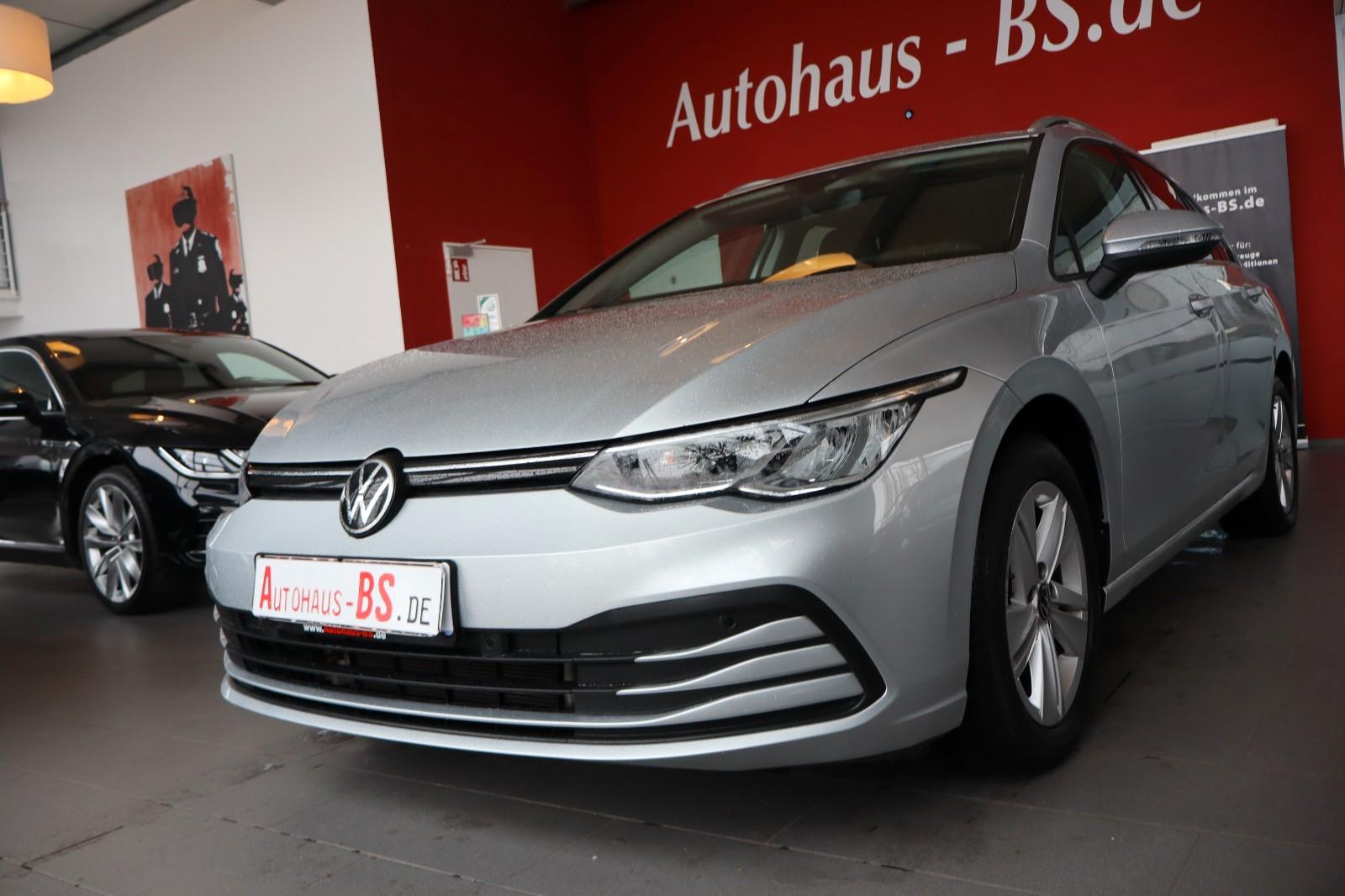 Volkswagen Golf VIII Variant Life 2.0 TDI DSG,KameraNaviLED